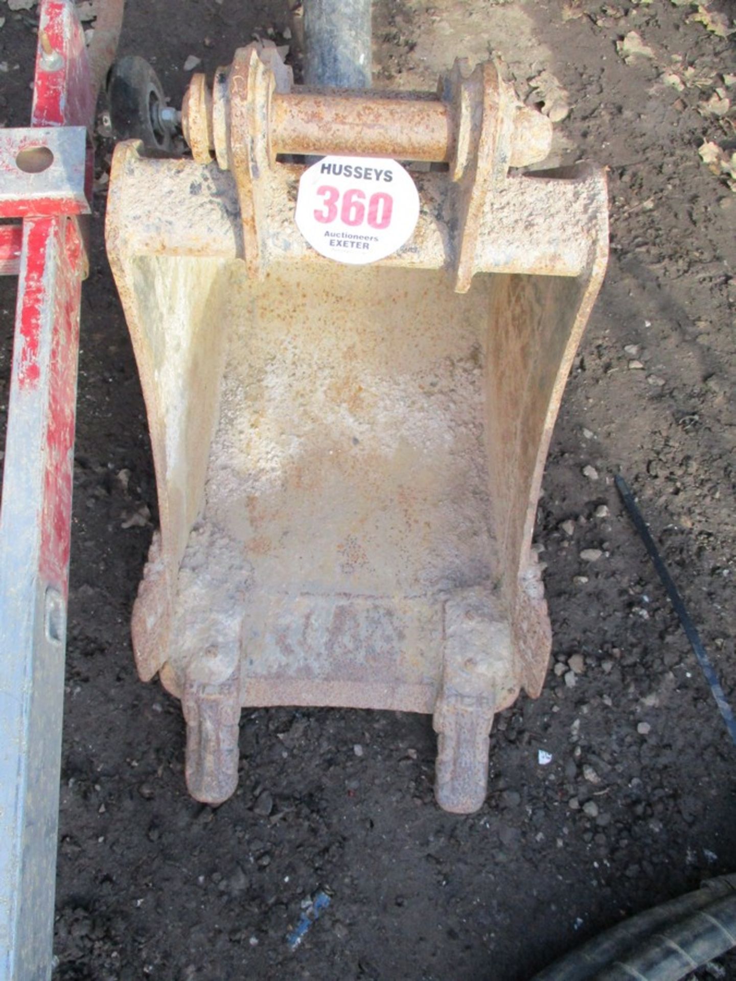 MINI DIGGER BUCKET