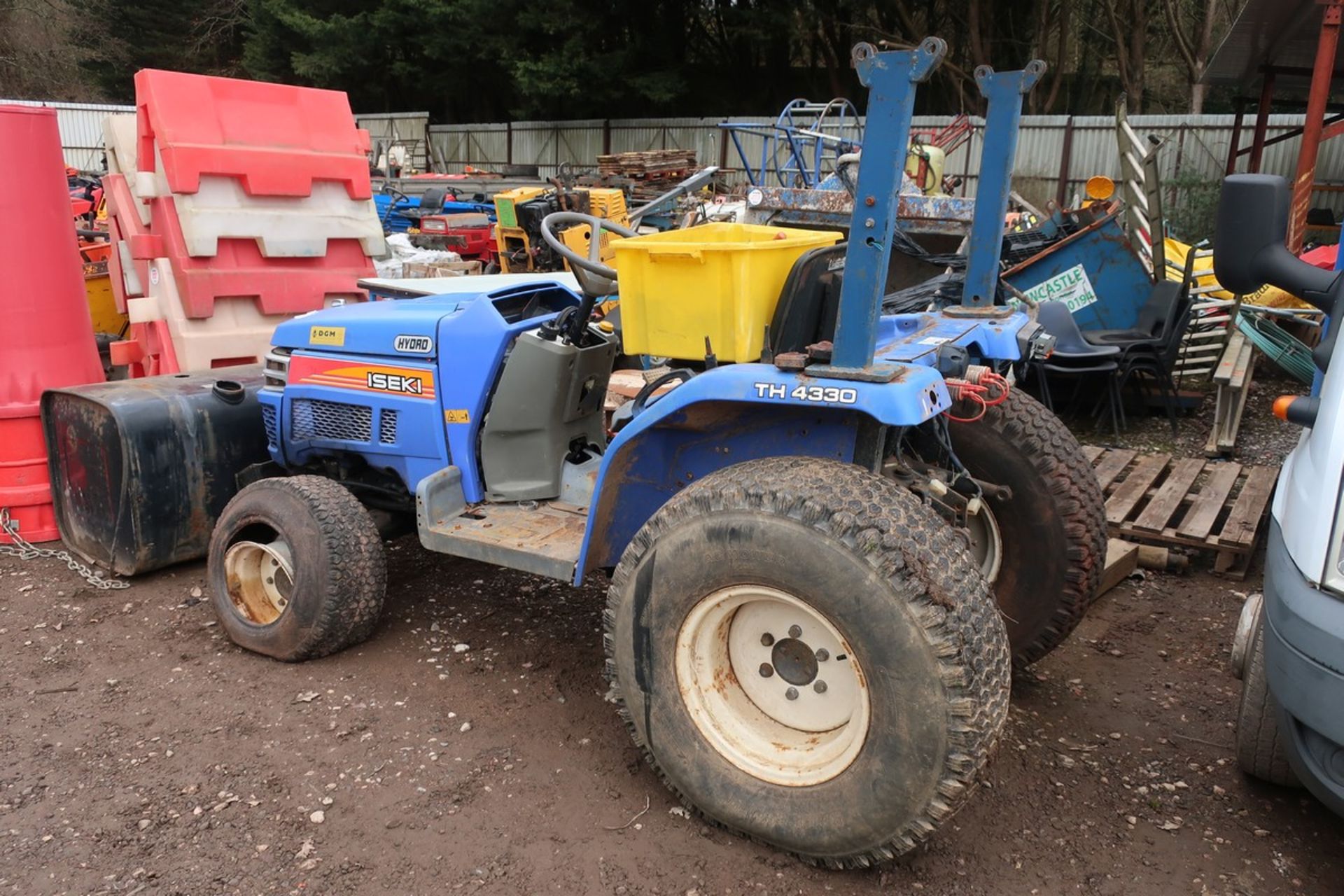 ISEKI TH4330 HST COMPACT TRACTOR SPARE OR REPAIR - Image 2 of 9