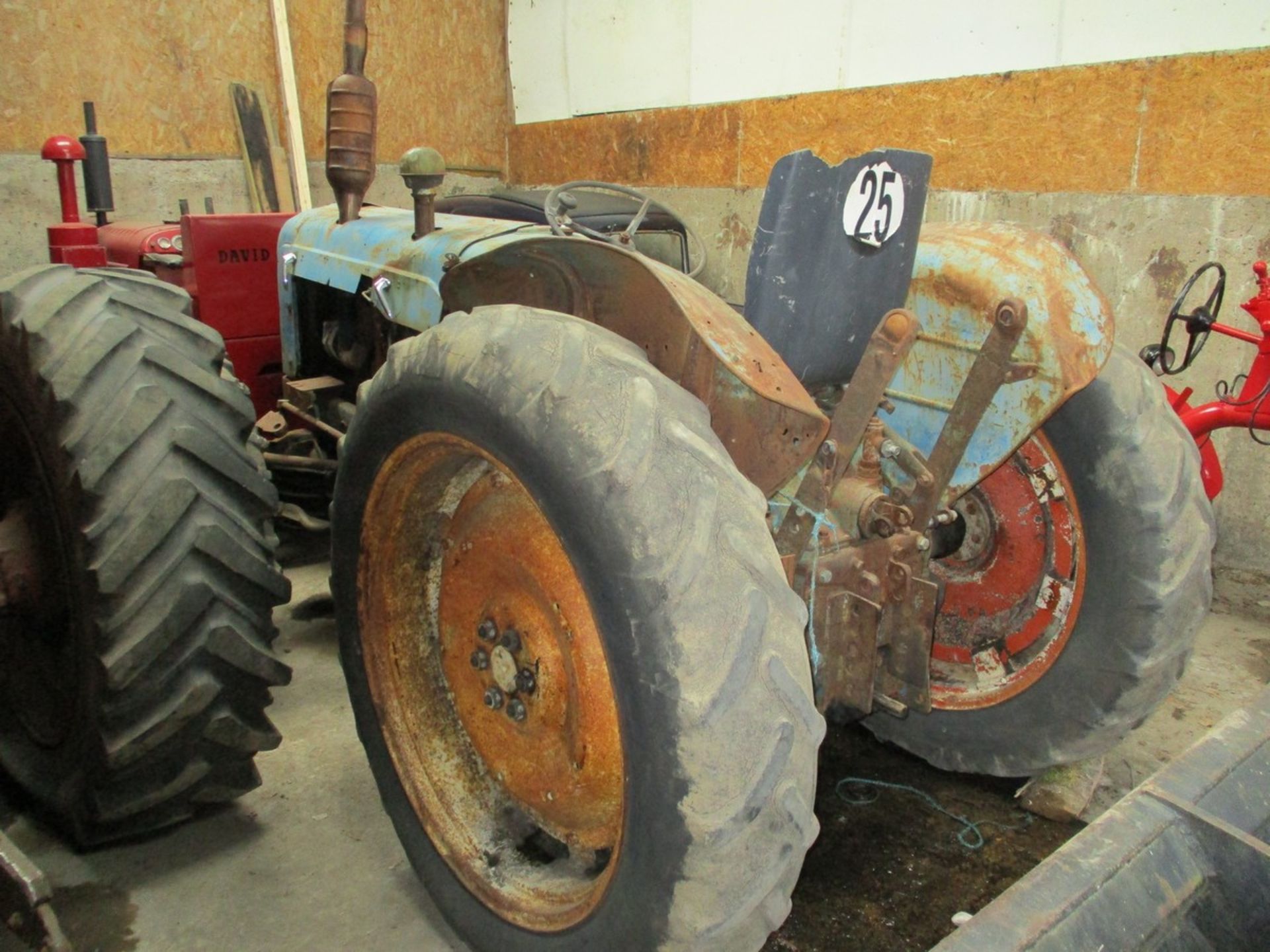 FORDSON SUPER MAJOR 4WD TRACTOR BARN FIND CONDITION NOT BEEN STARTED FOR APPROX 2 YEARS - Image 3 of 4