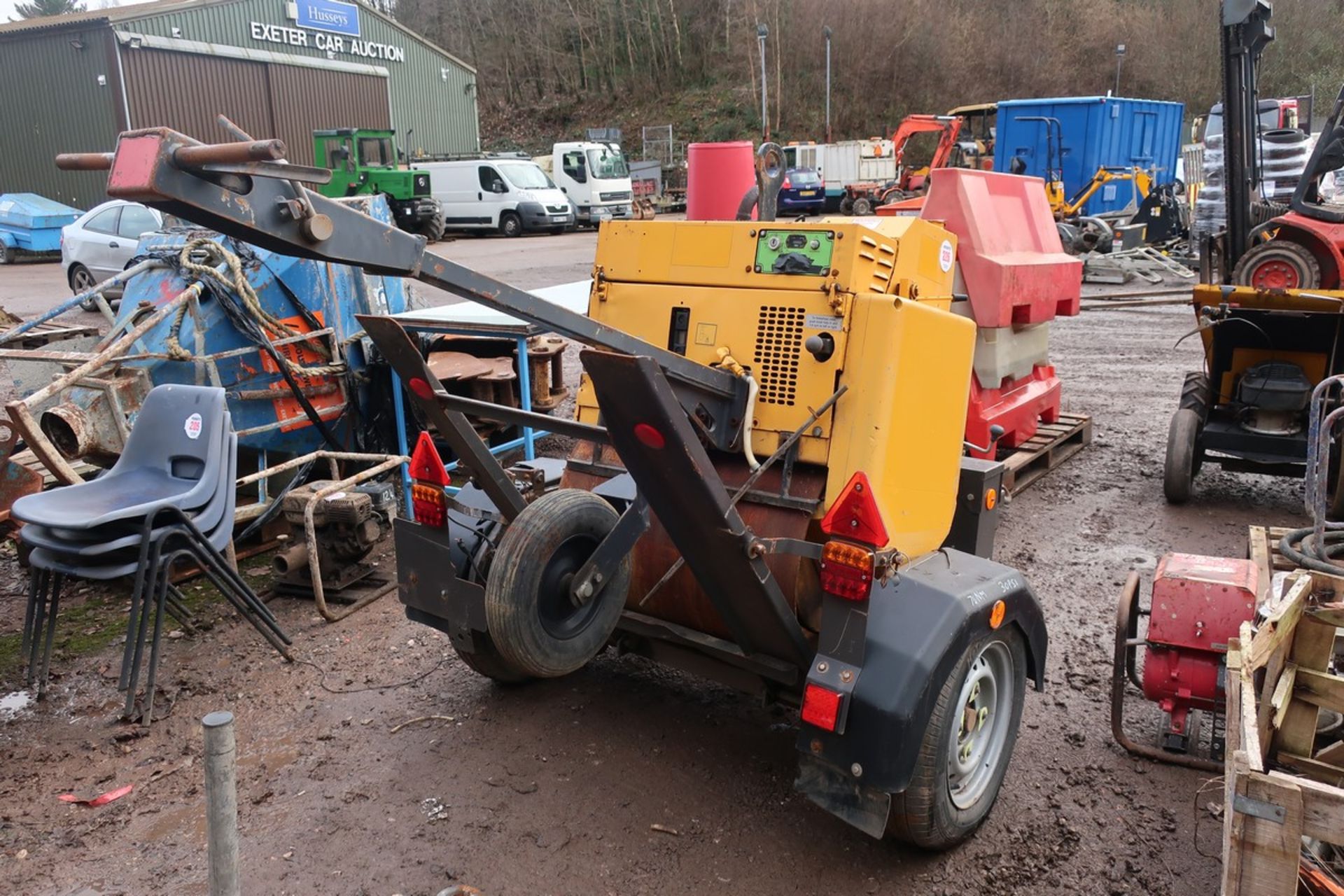 PEDESTRIAN ROLLER C.W TRAILER