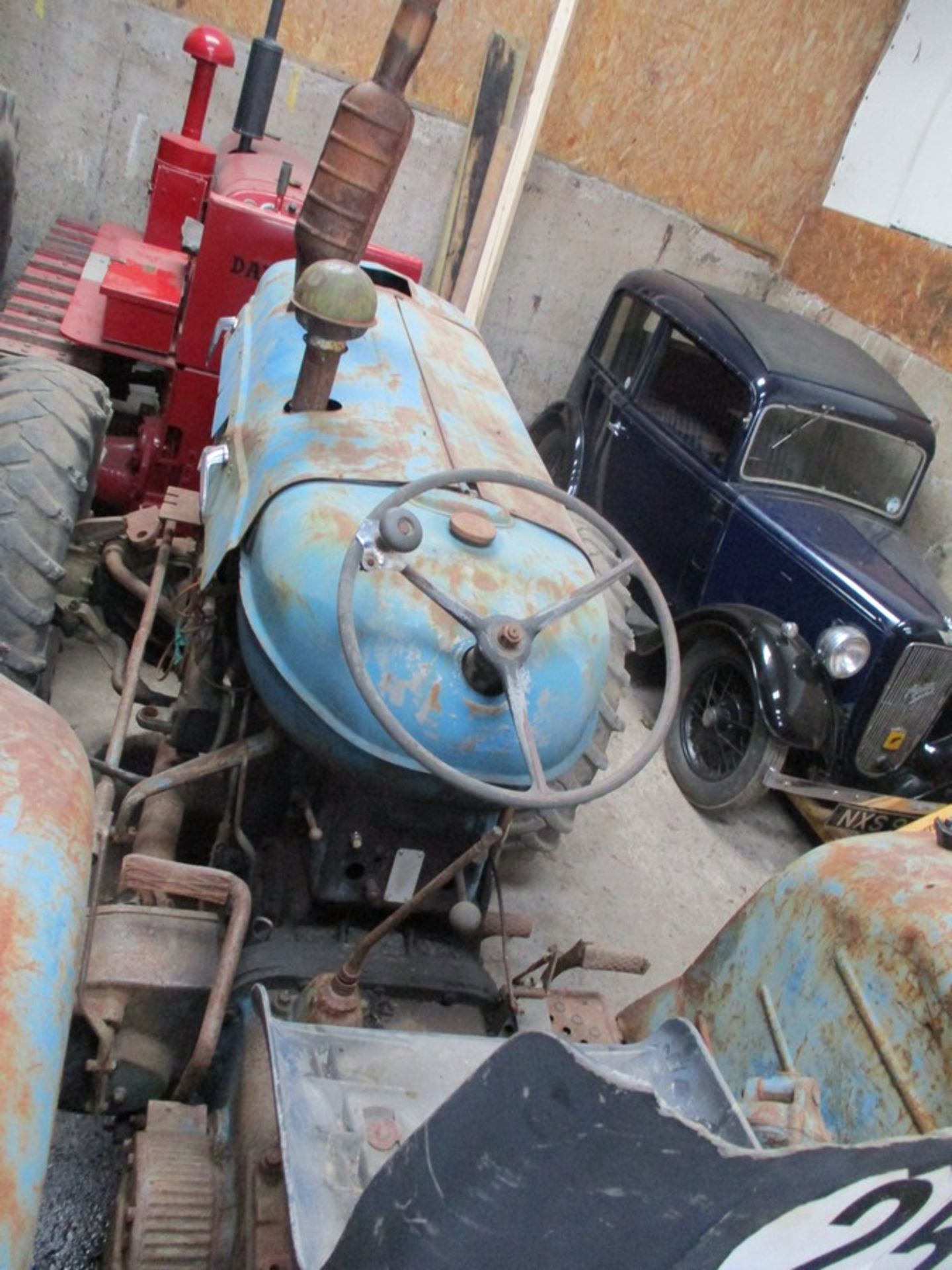 FORDSON SUPER MAJOR 4WD TRACTOR BARN FIND CONDITION NOT BEEN STARTED FOR APPROX 2 YEARS - Image 4 of 4