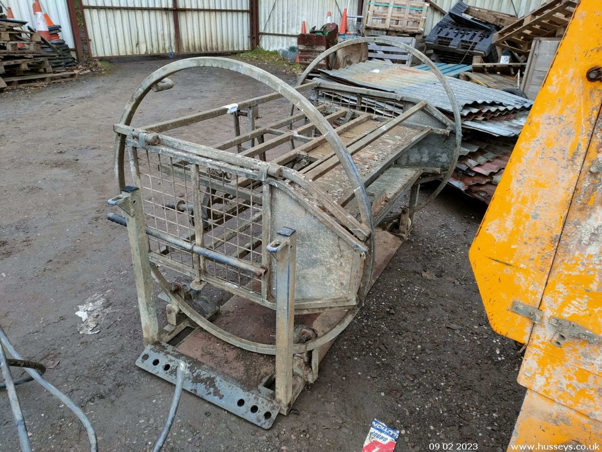 SHEEP TURNOVER CRATE - Image 3 of 3