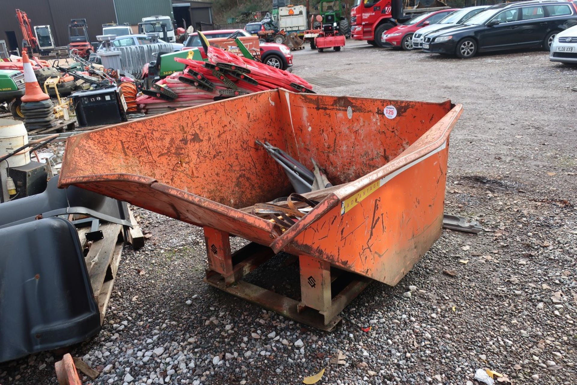 FORKLIFT TIPPING SKIP