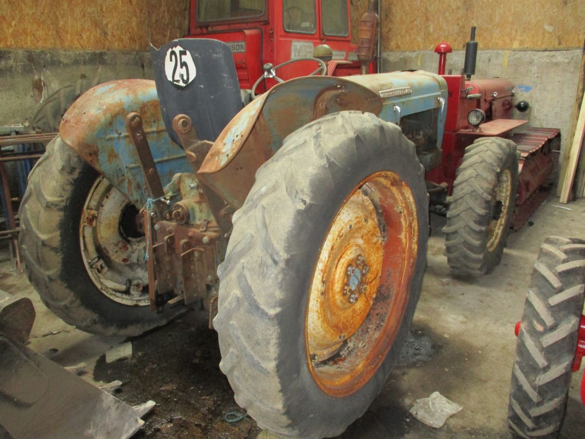 FORDSON SUPER MAJOR 4WD TRACTOR BARN FIND CONDITION NOT BEEN STARTED FOR APPROX 2 YEARS - Image 2 of 4
