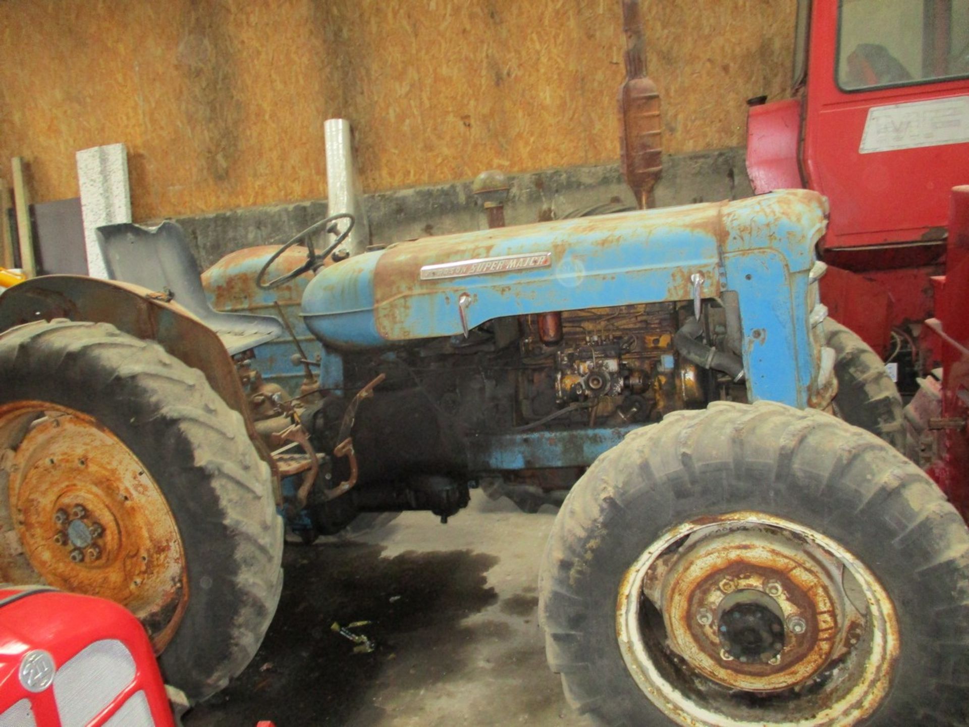 FORDSON SUPER MAJOR 4WD TRACTOR BARN FIND CONDITION NOT BEEN STARTED FOR APPROX 2 YEARS