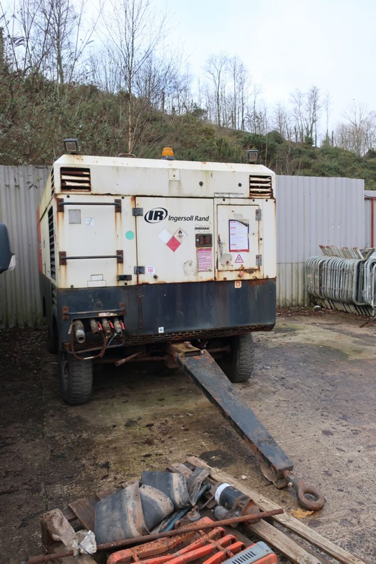 INGERSOL RAND 12/235 COMPRESSOR (BUYER TO ARRANGE HIAB LORRY FOR LOADING) - Image 2 of 7