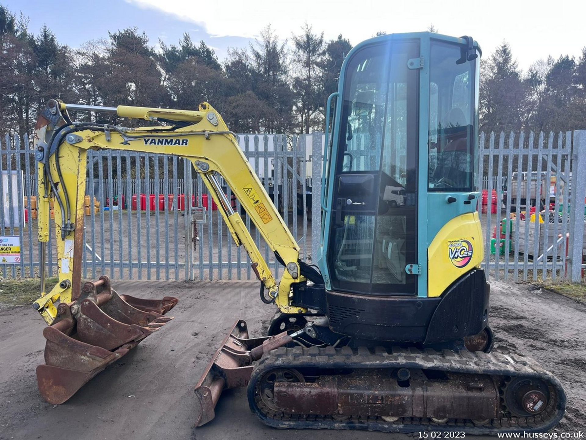 YANMAR VIO25 DIGGER 2011 C.W 4 BUCKETS 3710HRS QH TWIN LINES RTD - Image 4 of 11