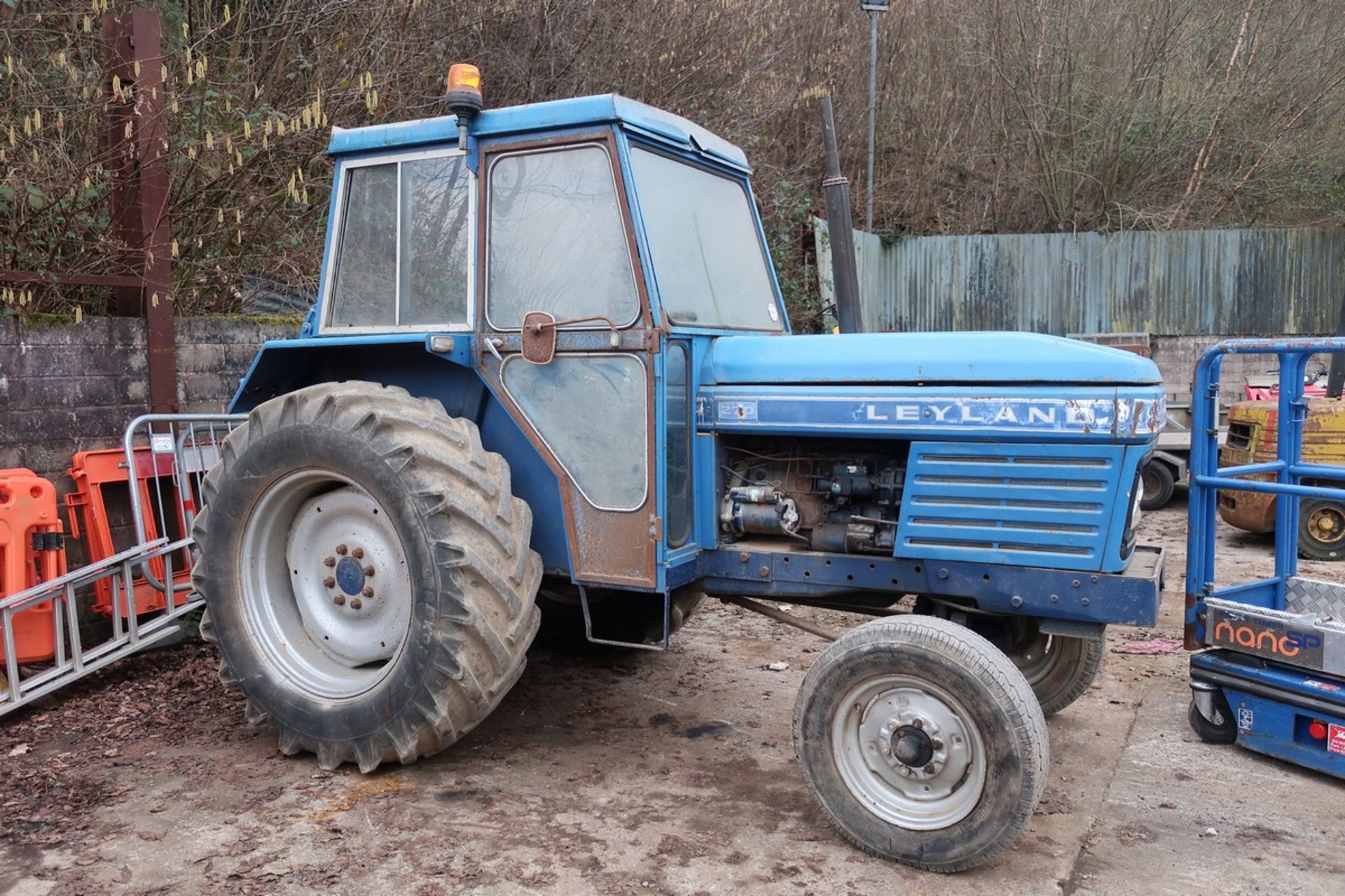 LEYLAND 270 TRACTOR MDV408P. V5 PRESENT