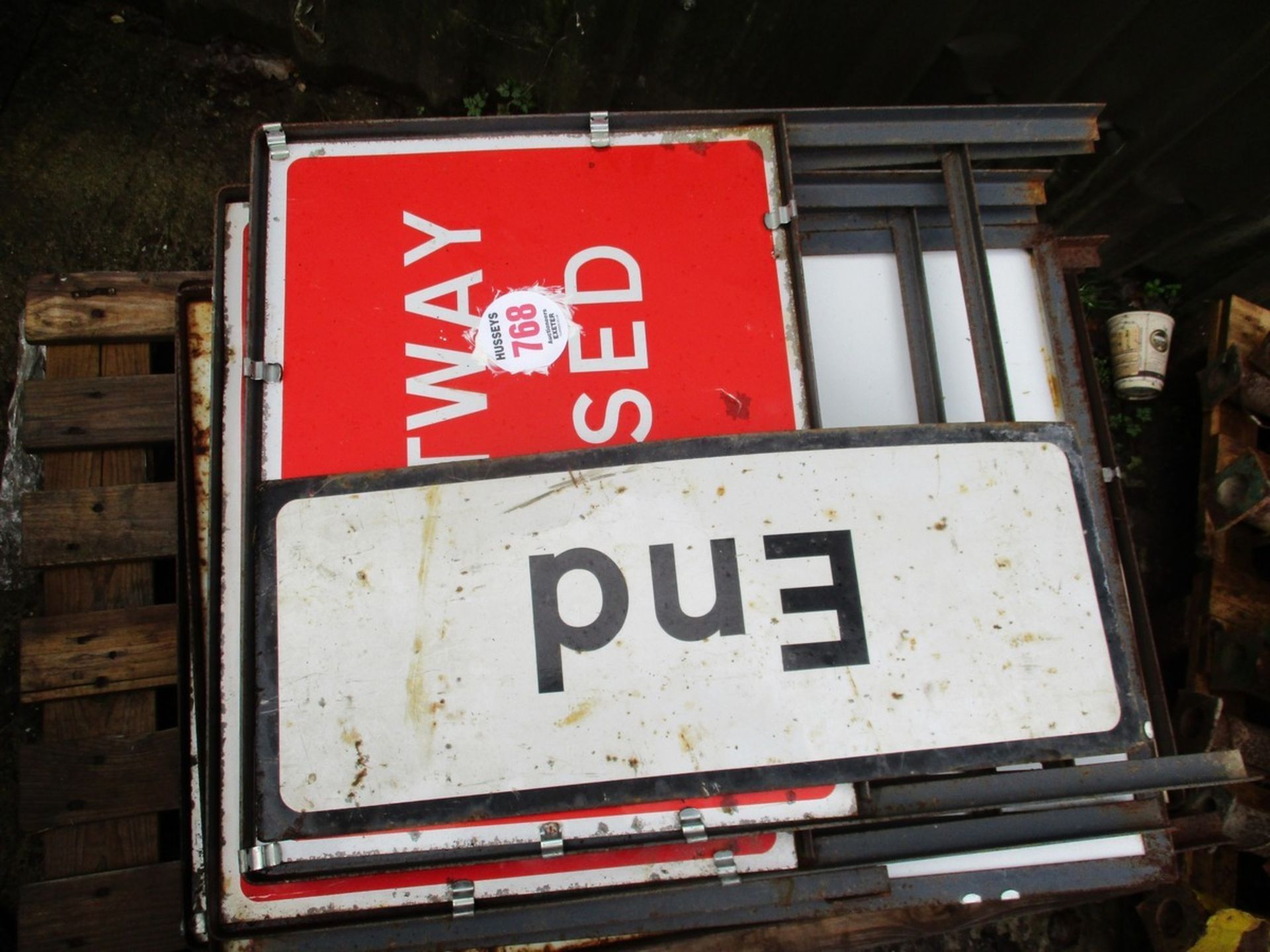 PALLET OF SIGNS