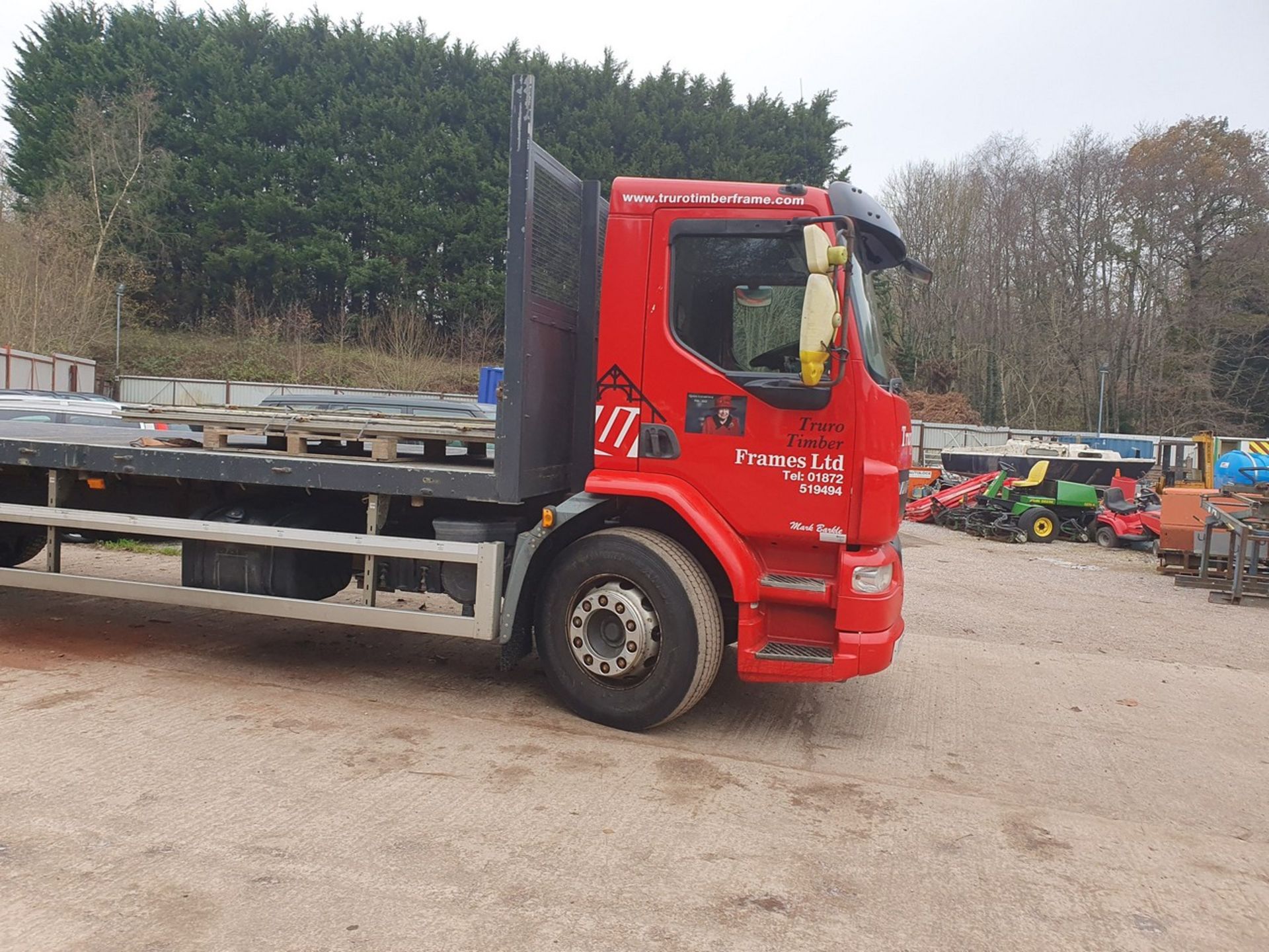 13/13 DAF TRUCKS FLAT BED - 6693cc 2dr (Red) - Image 3 of 23