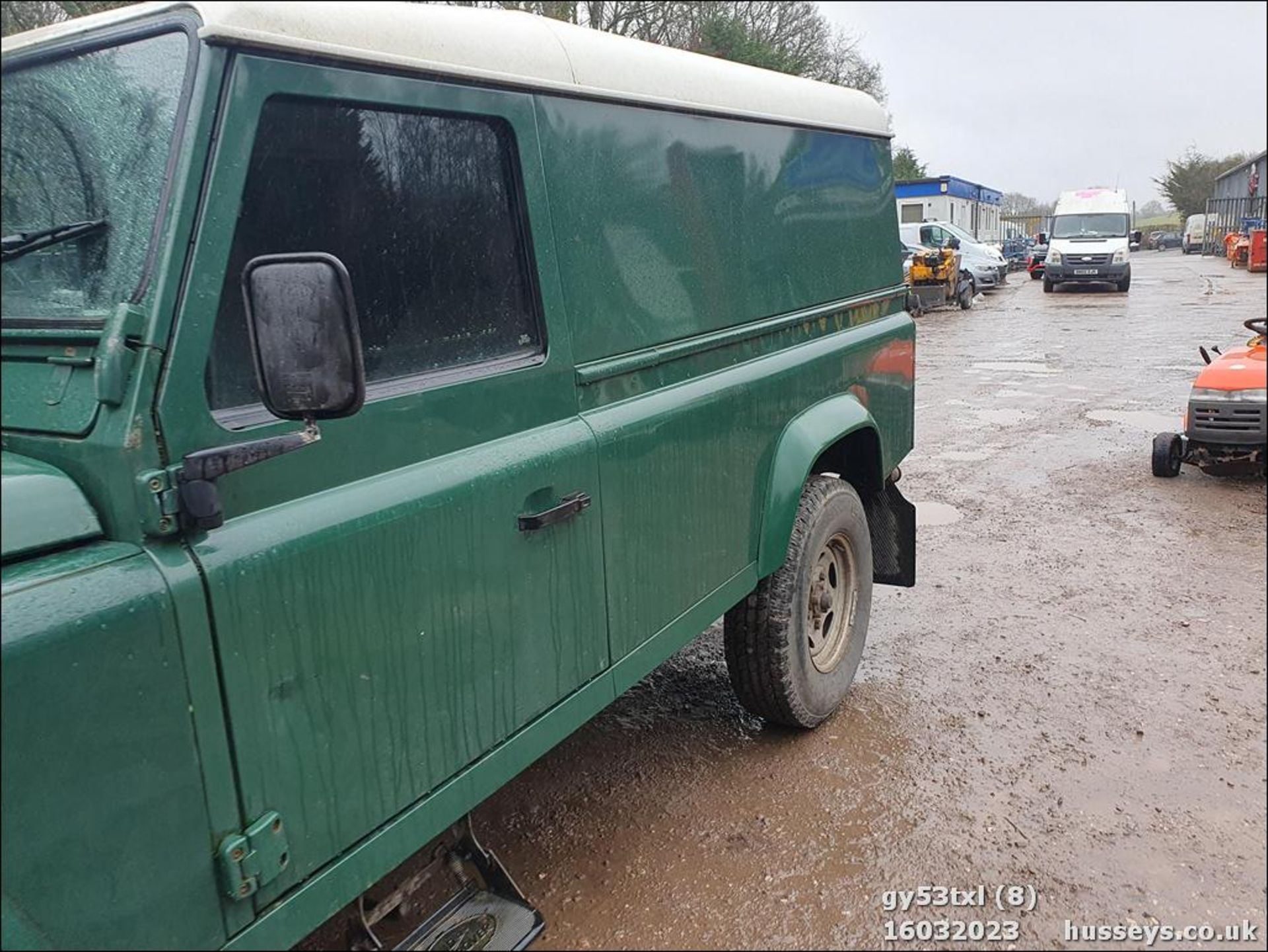 03/53 LAND ROVER DEFENDER 110 COUNTY TD5 - 2495cc 3dr Van (Green) - Image 8 of 45