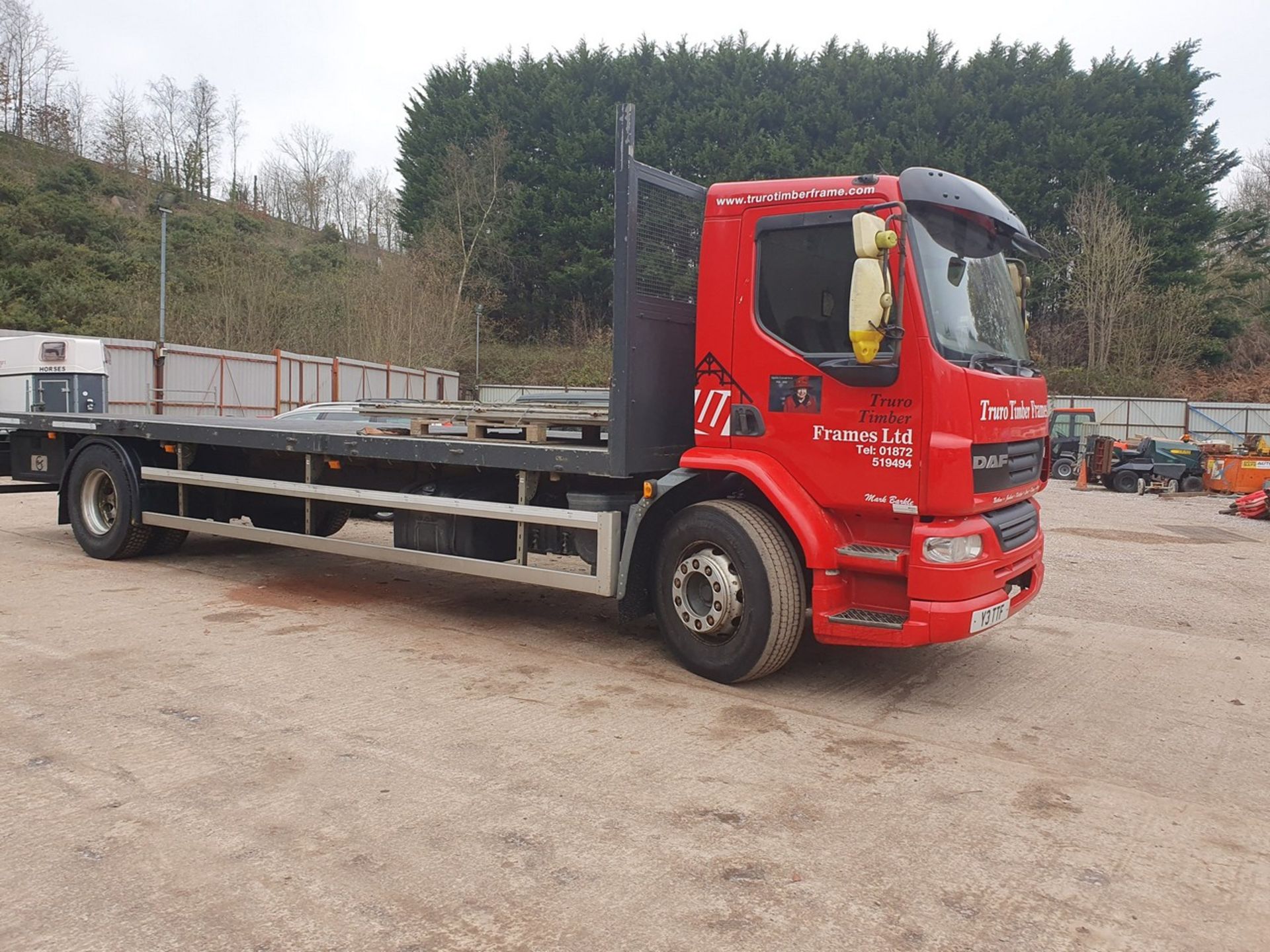 13/13 DAF TRUCKS FLAT BED - 6693cc 2dr (Red) - Image 2 of 23