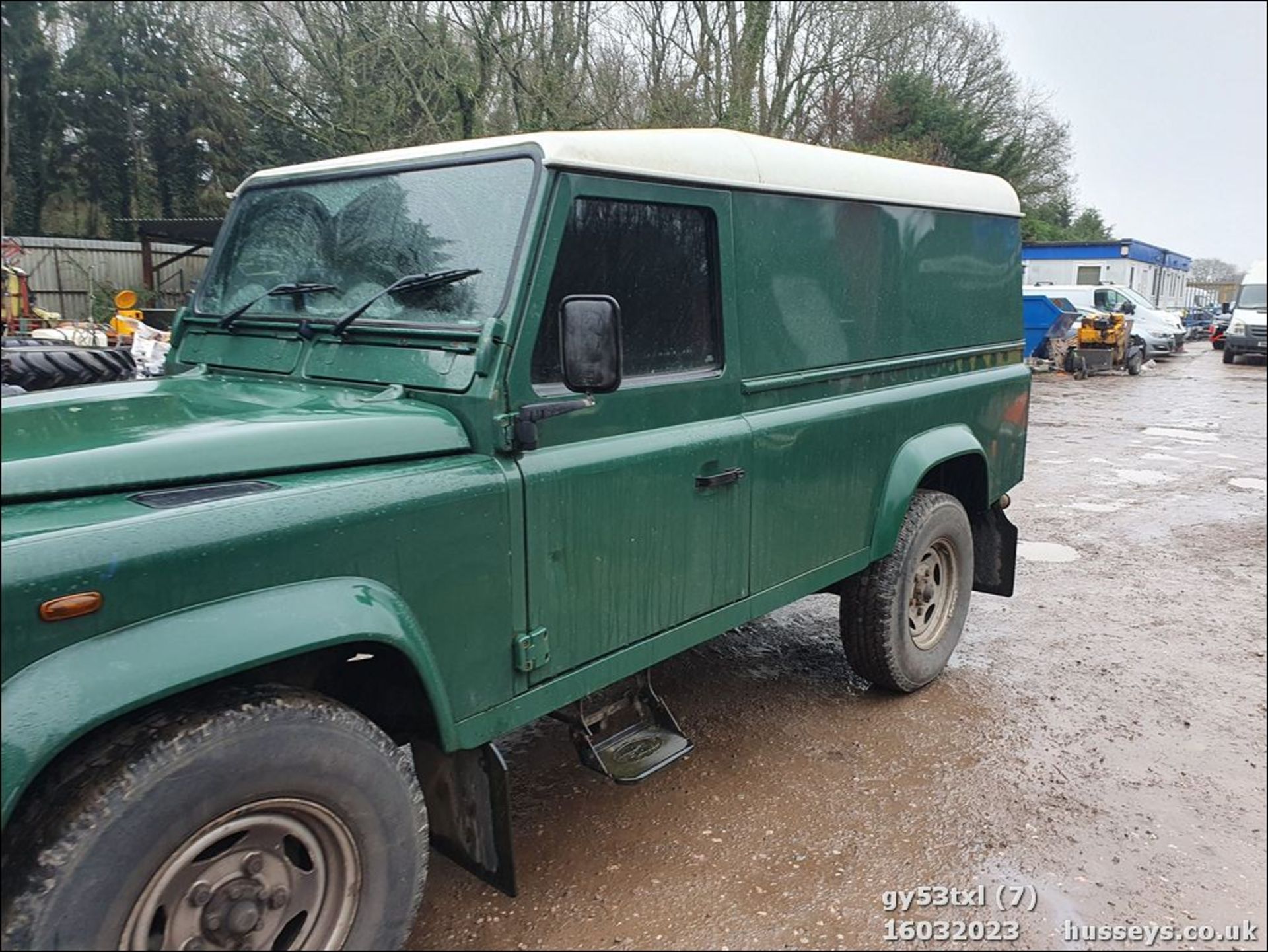 03/53 LAND ROVER DEFENDER 110 COUNTY TD5 - 2495cc 3dr Van (Green) - Image 7 of 45