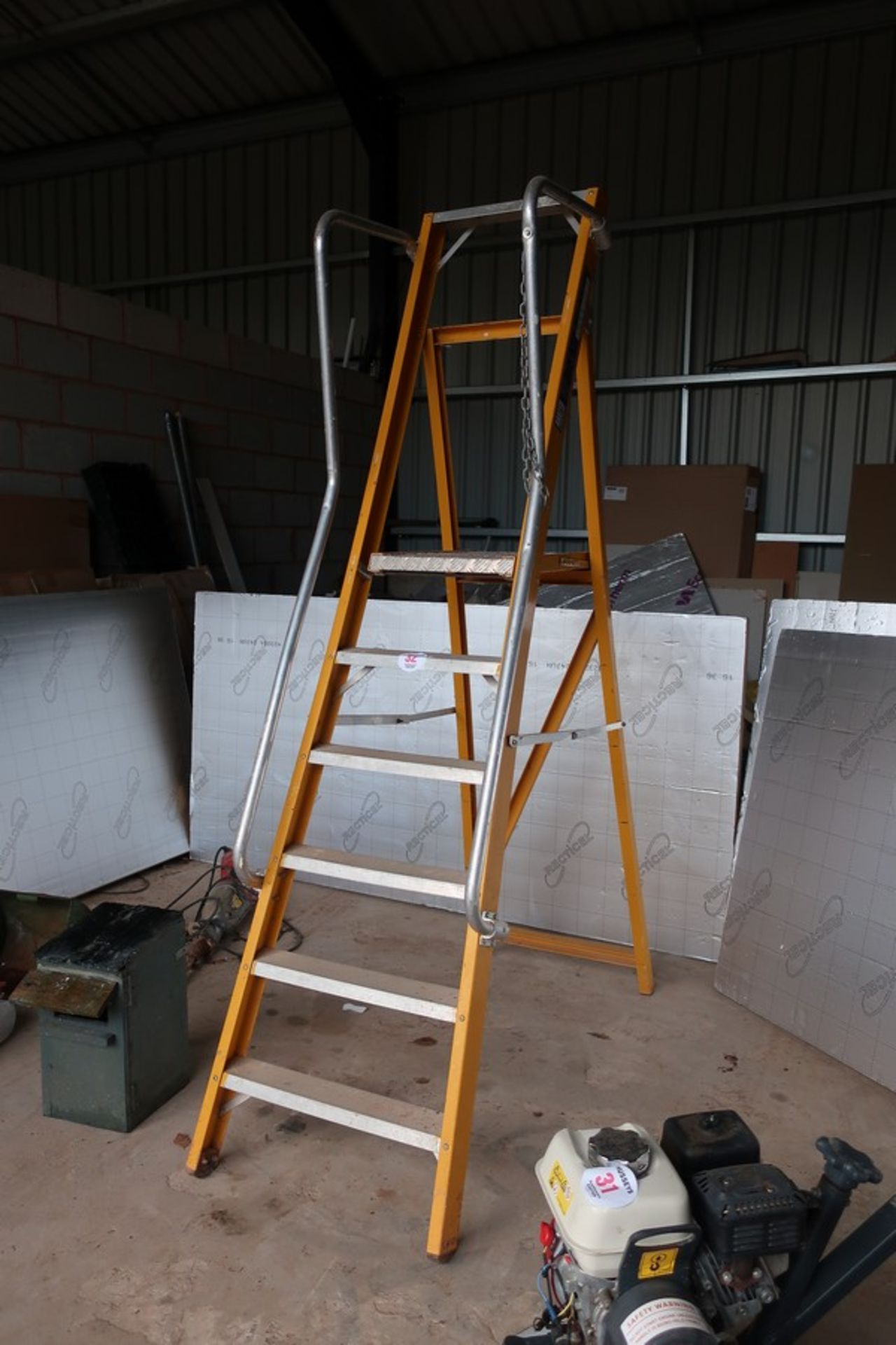 STEP LADDER - Image 2 of 2