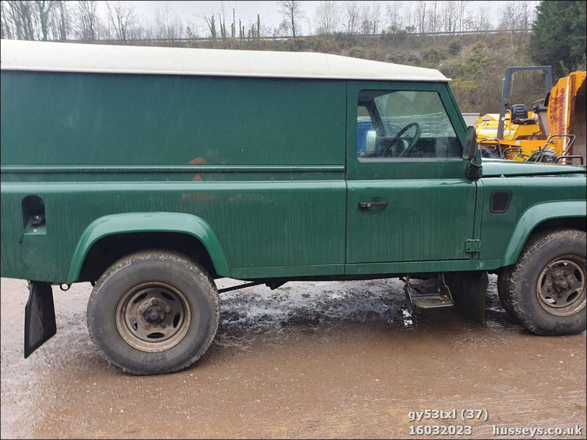 03/53 LAND ROVER DEFENDER 110 COUNTY TD5 - 2495cc 3dr Van (Green) - Image 37 of 45