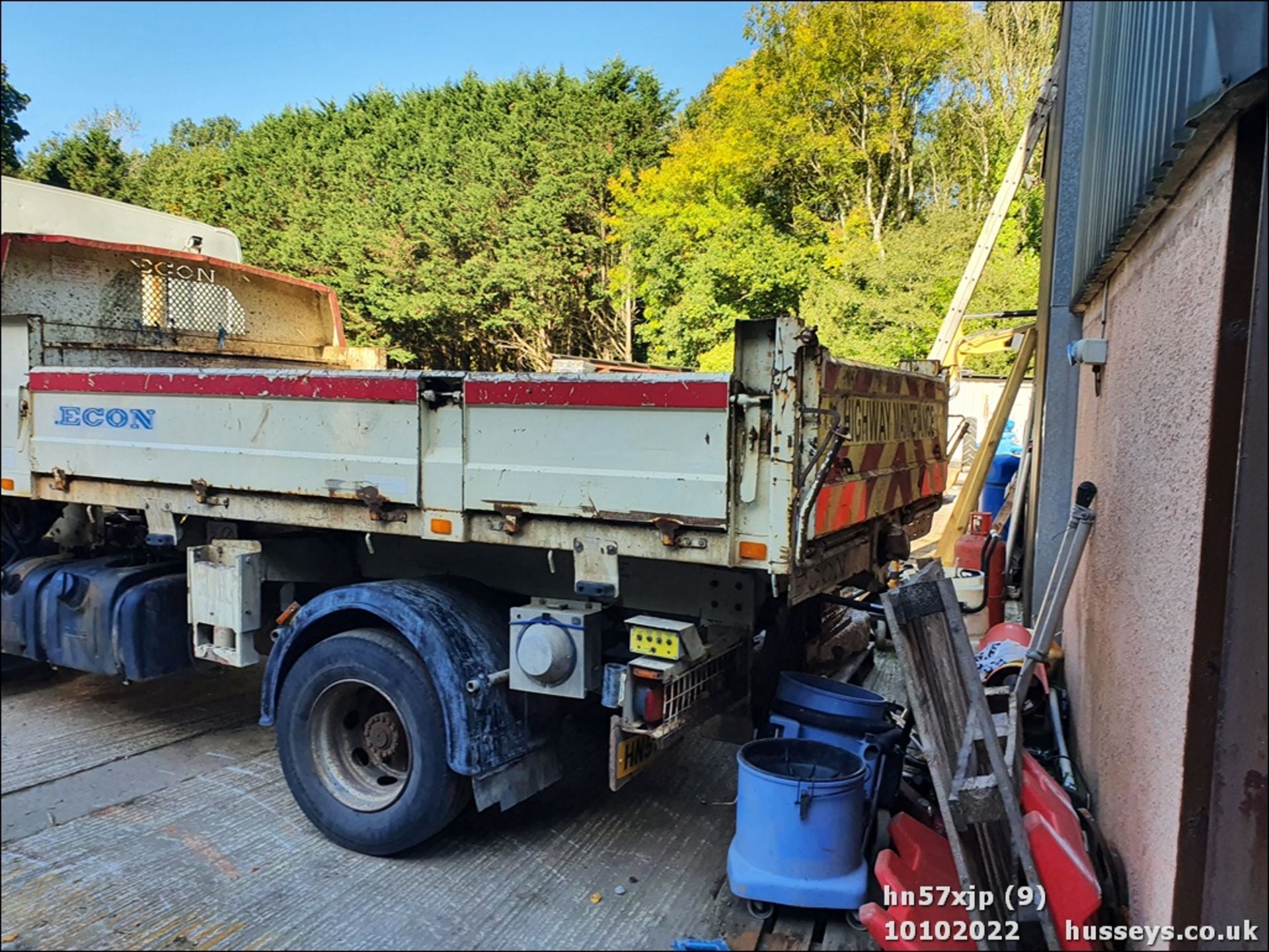 07/57 DAF TRUCKS LF - 4500cc 2dr Tipper (White/black) - Image 9 of 34