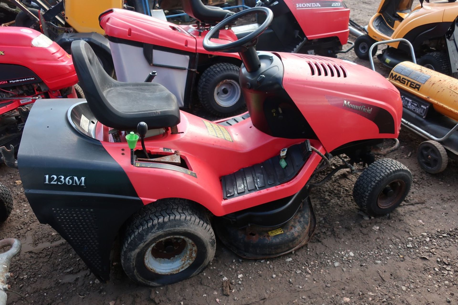 MOUNTFIELD RIDE ON MOWER - Image 3 of 6