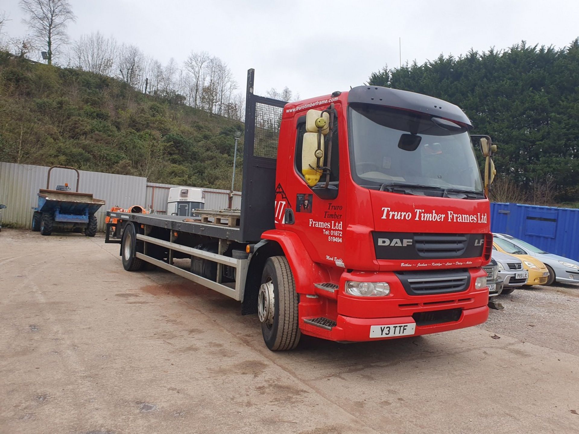 13/13 DAF TRUCKS FLAT BED - 6693cc 2dr (Red) - Image 14 of 23