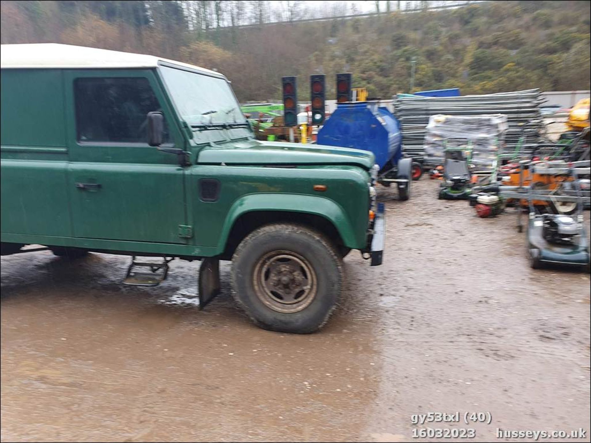 03/53 LAND ROVER DEFENDER 110 COUNTY TD5 - 2495cc 3dr Van (Green) - Image 40 of 45