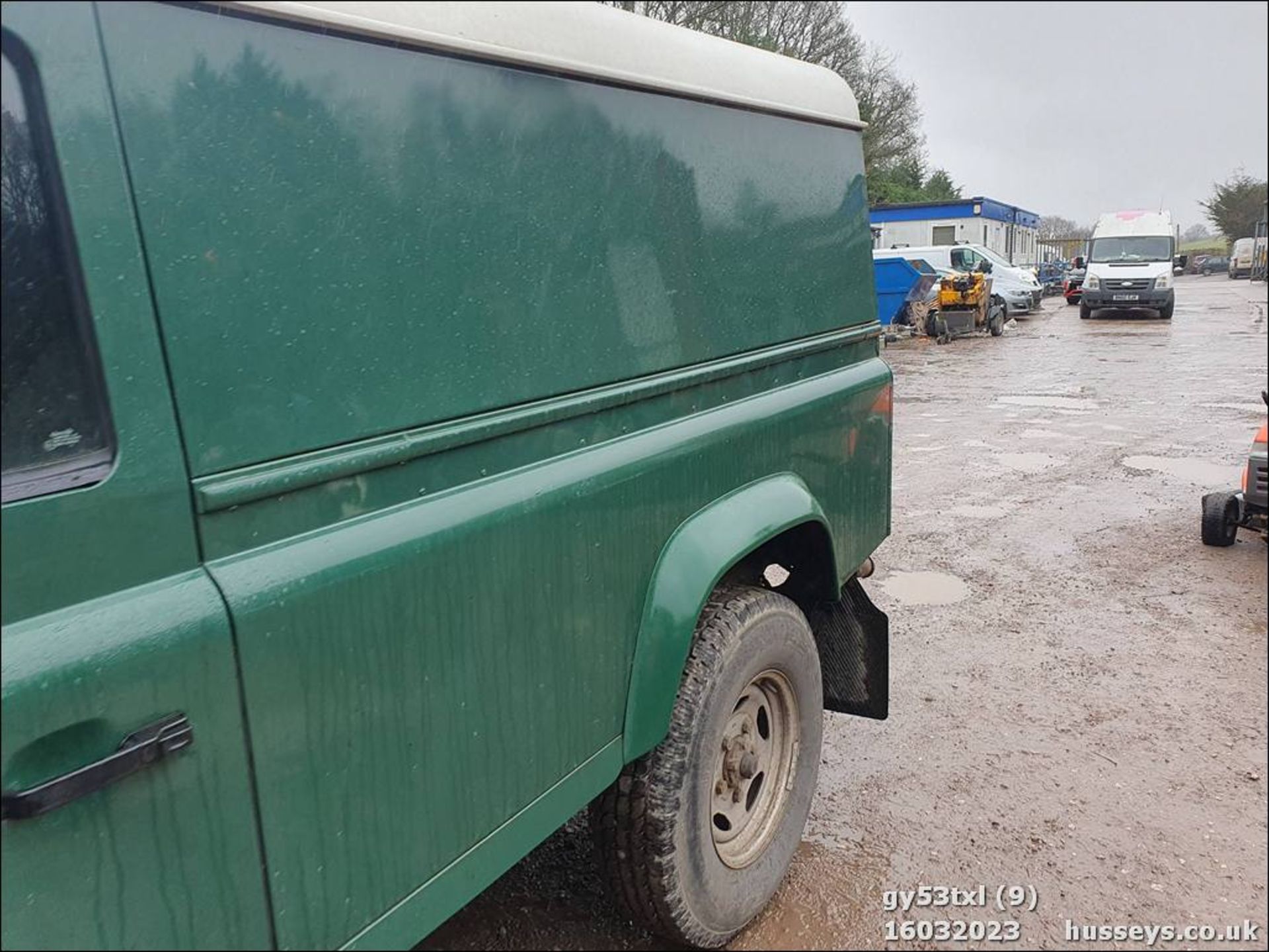 03/53 LAND ROVER DEFENDER 110 COUNTY TD5 - 2495cc 3dr Van (Green) - Image 9 of 45