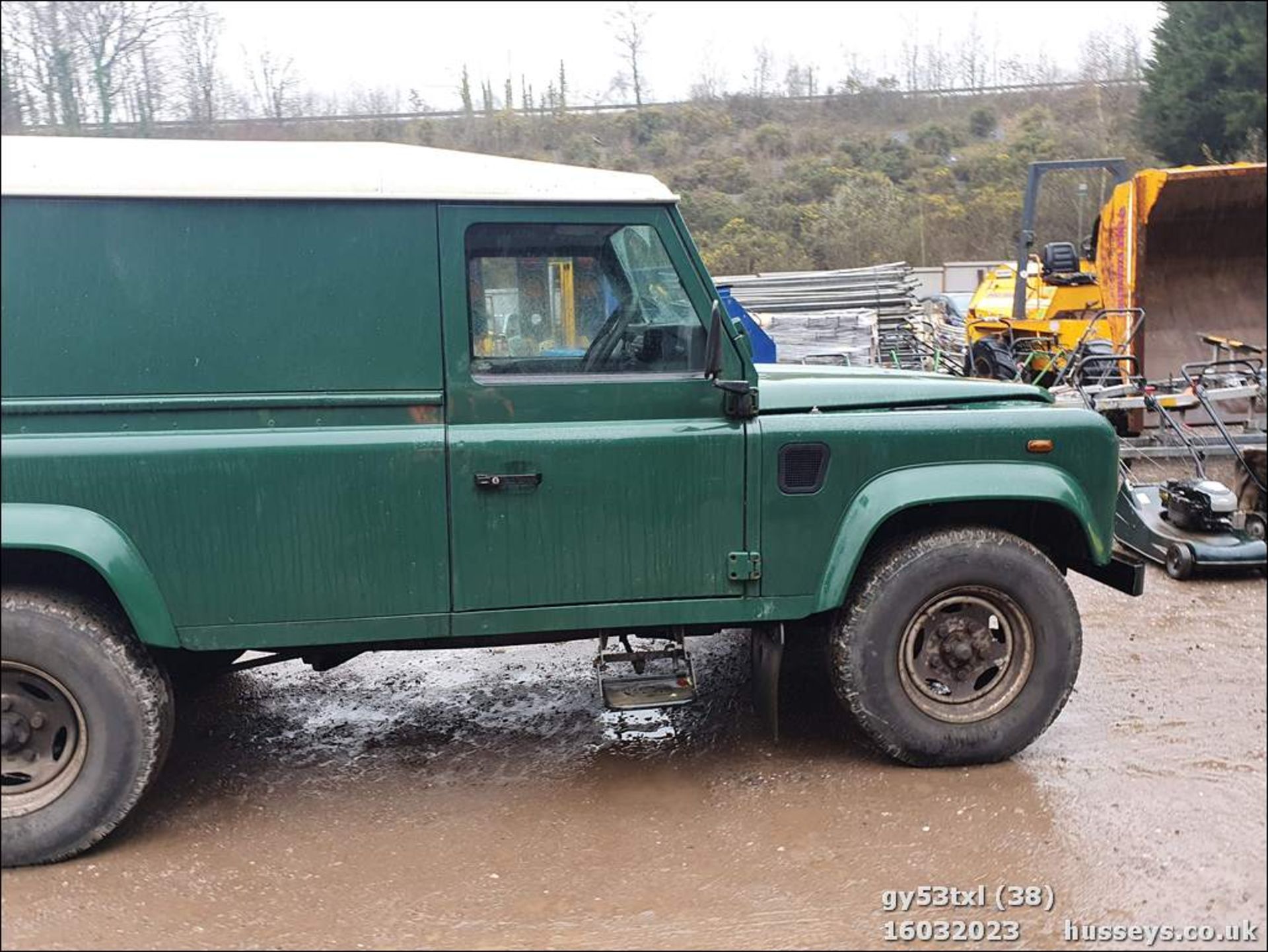 03/53 LAND ROVER DEFENDER 110 COUNTY TD5 - 2495cc 3dr Van (Green) - Image 38 of 45