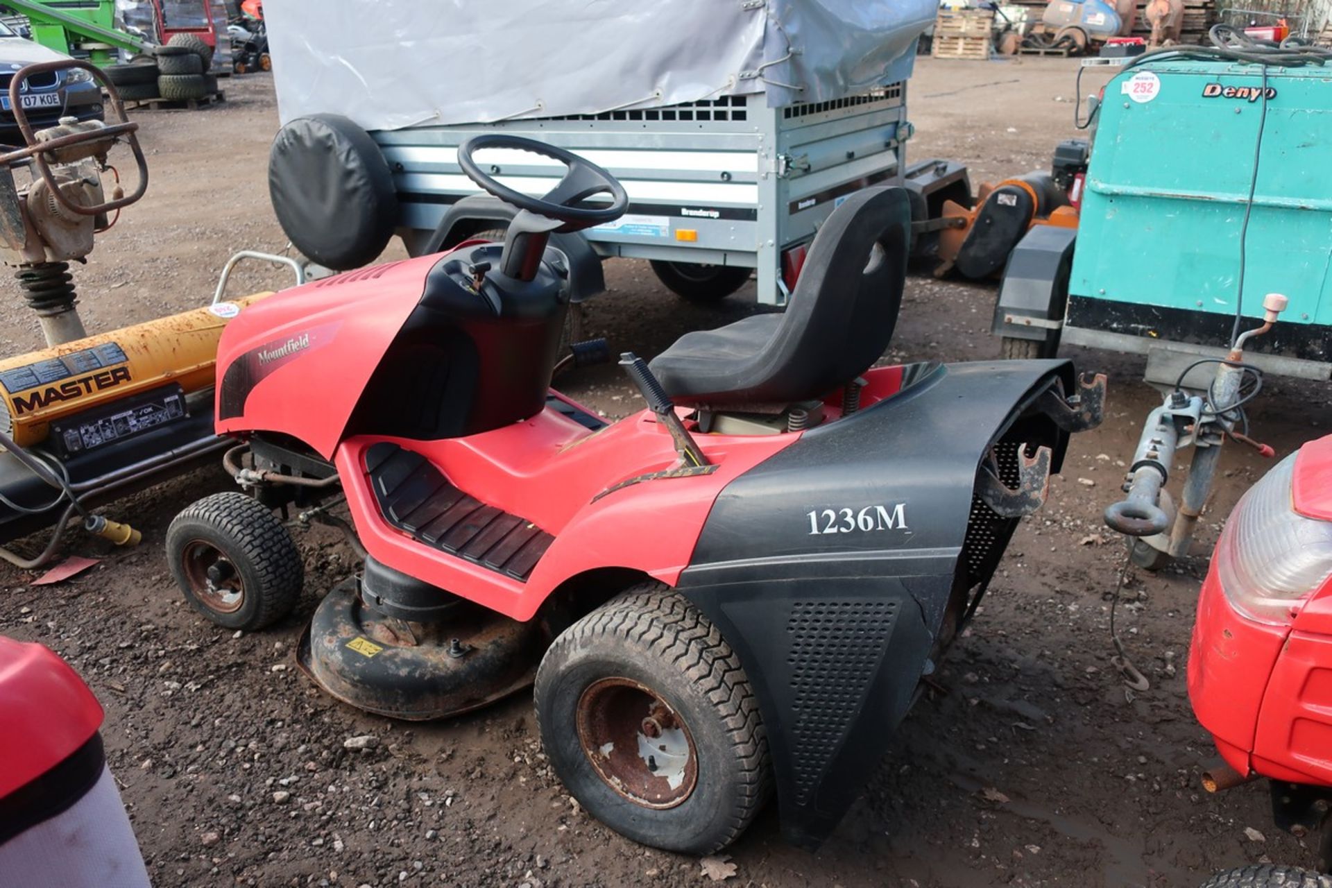 MOUNTFIELD RIDE ON MOWER - Image 2 of 6