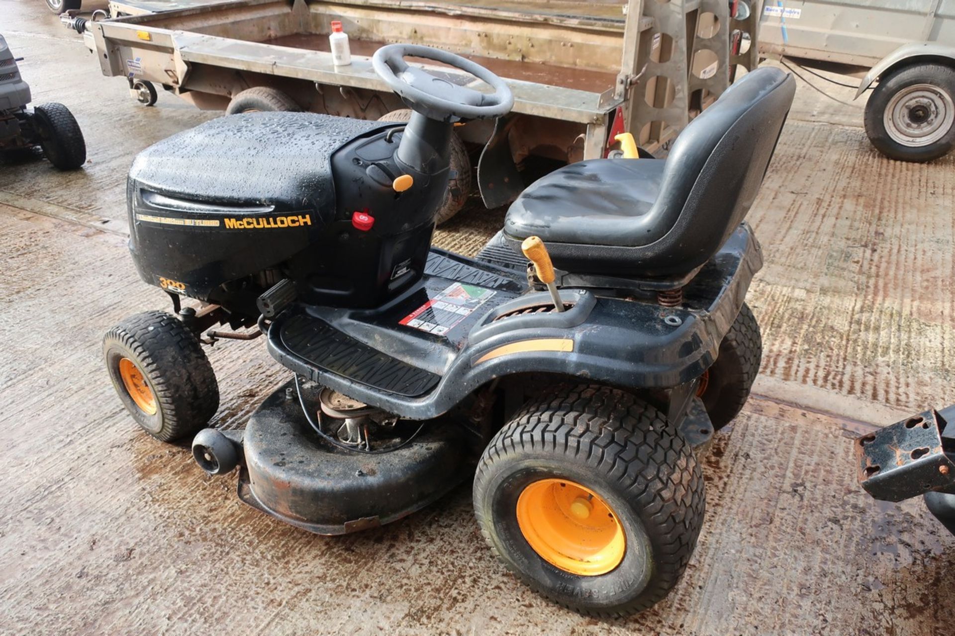 MCCULLOCH 300EX RIDE ON MOWER C.W COLLECTOR (NON RUNNER) - Image 3 of 7
