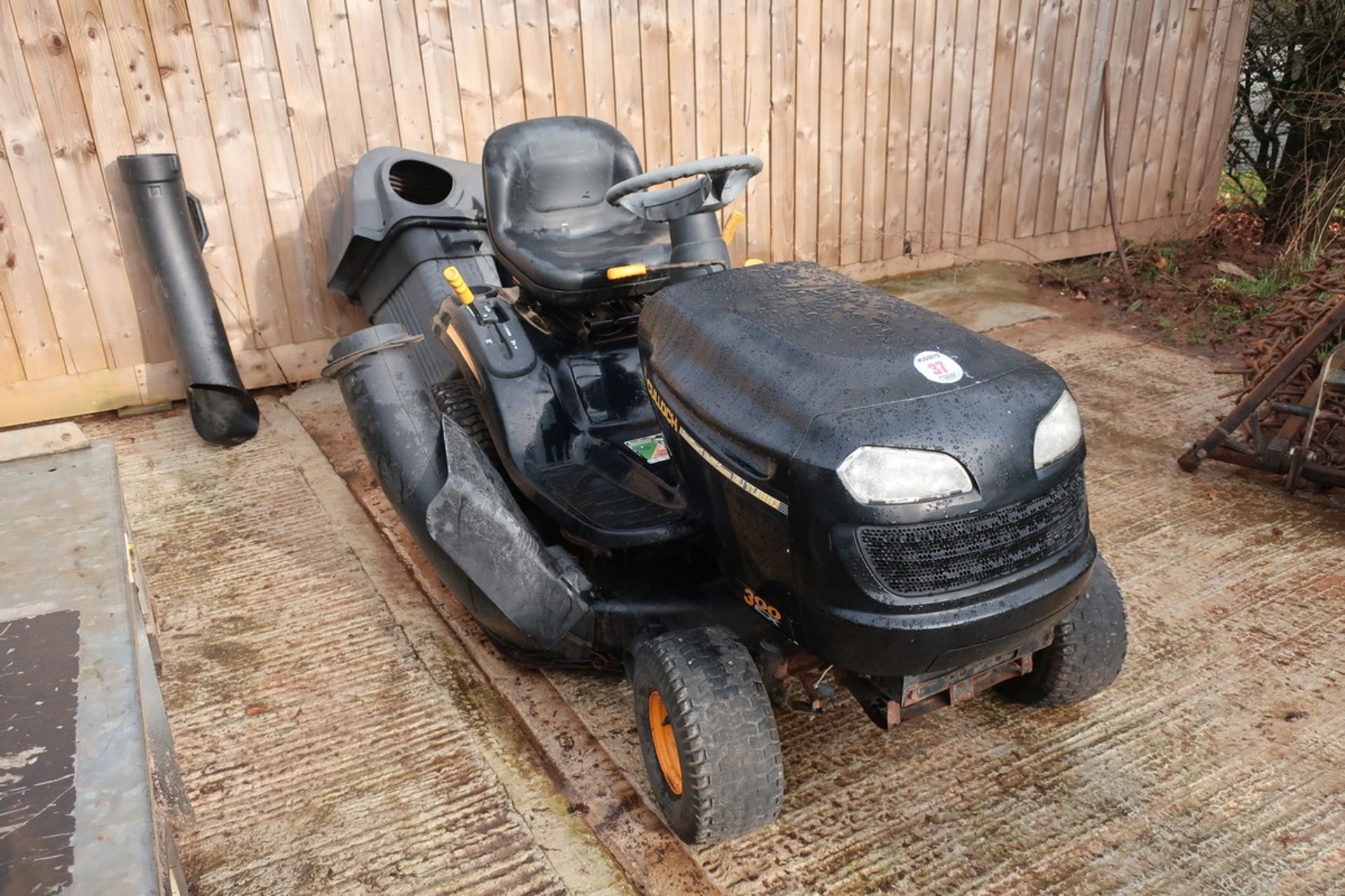 MCCULLOCH 300EX RIDE ON MOWER C.W COLLECTOR (NON RUNNER) - Image 2 of 7