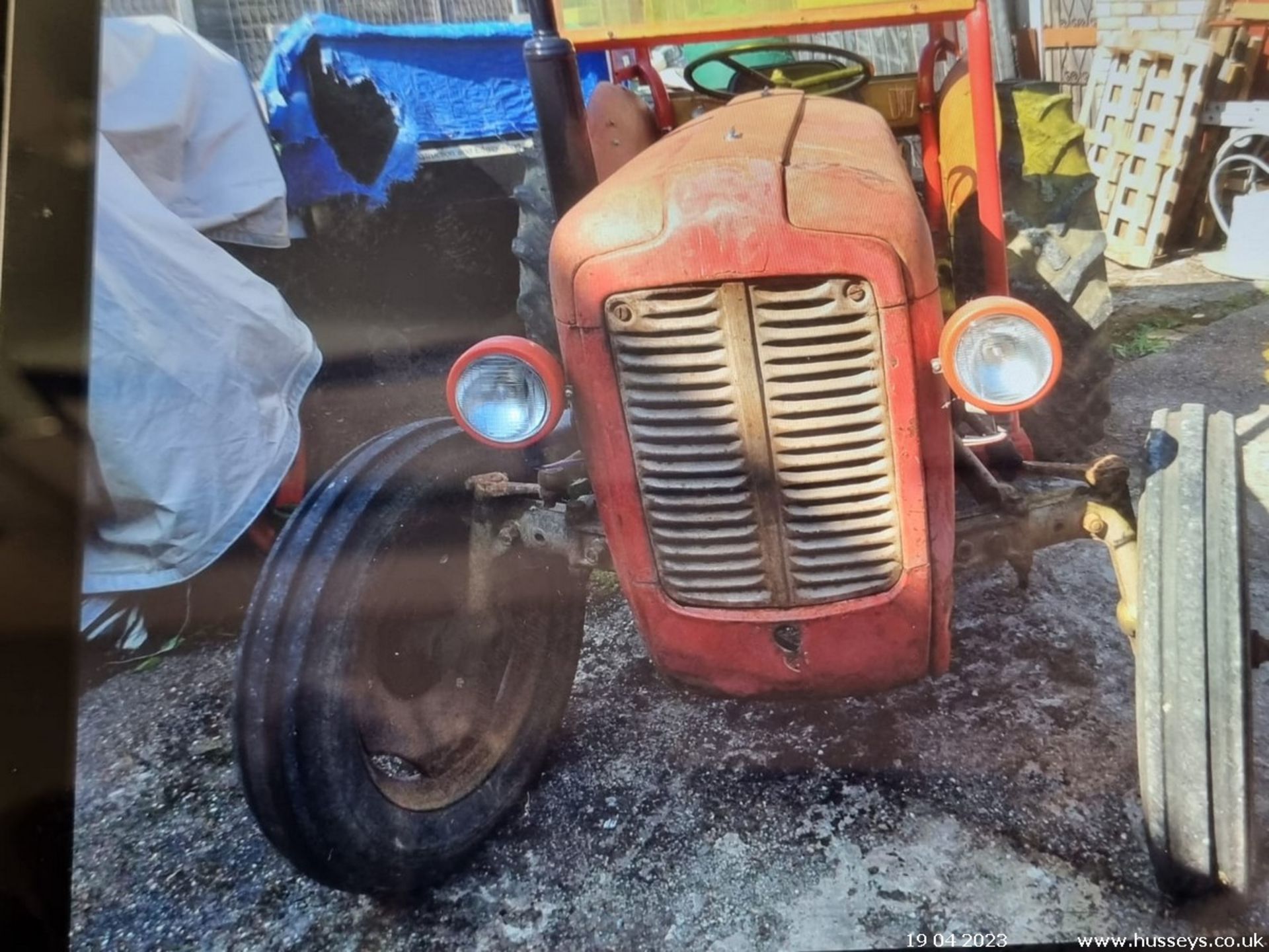 MASSEY FERGUSON 4 CYLINDER TRACTOR - Image 3 of 14