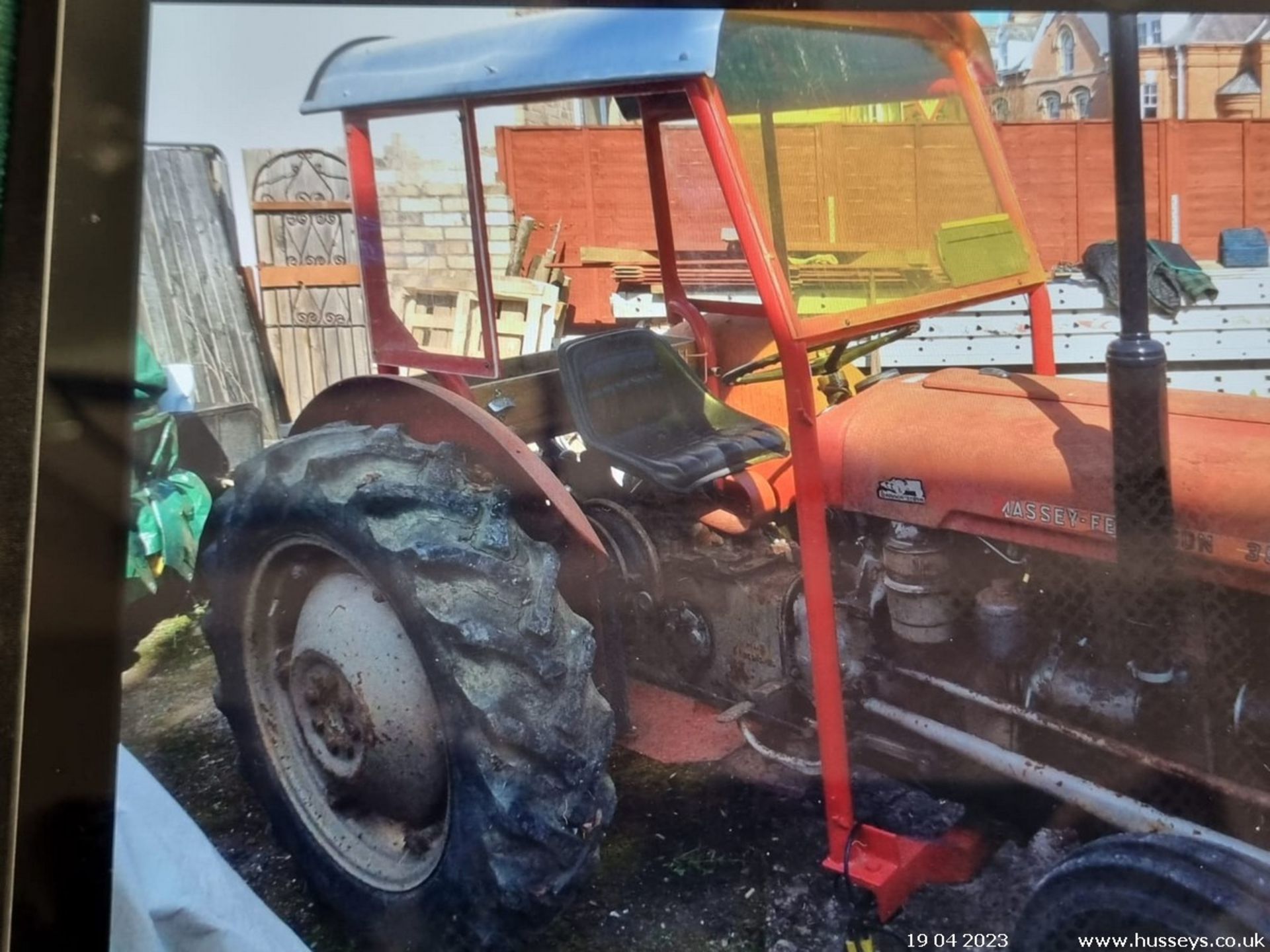 MASSEY FERGUSON 4 CYLINDER TRACTOR - Image 9 of 14