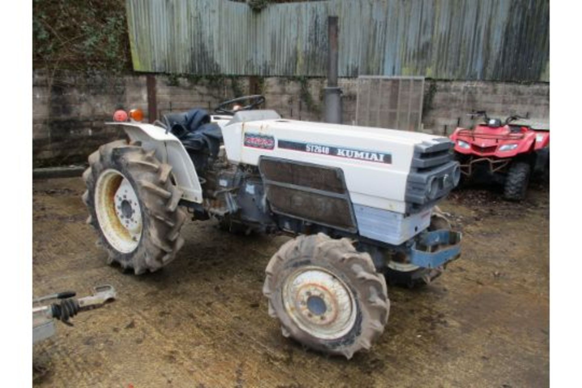 ST2640 COMPACT TRACTOR