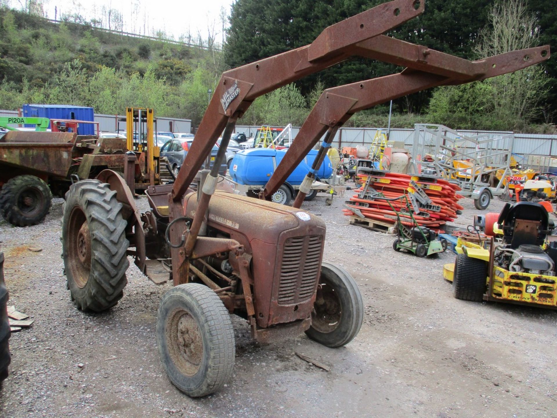 MASSEY FERGUSON 35 TRACTOR C.W LOADER - Image 2 of 5