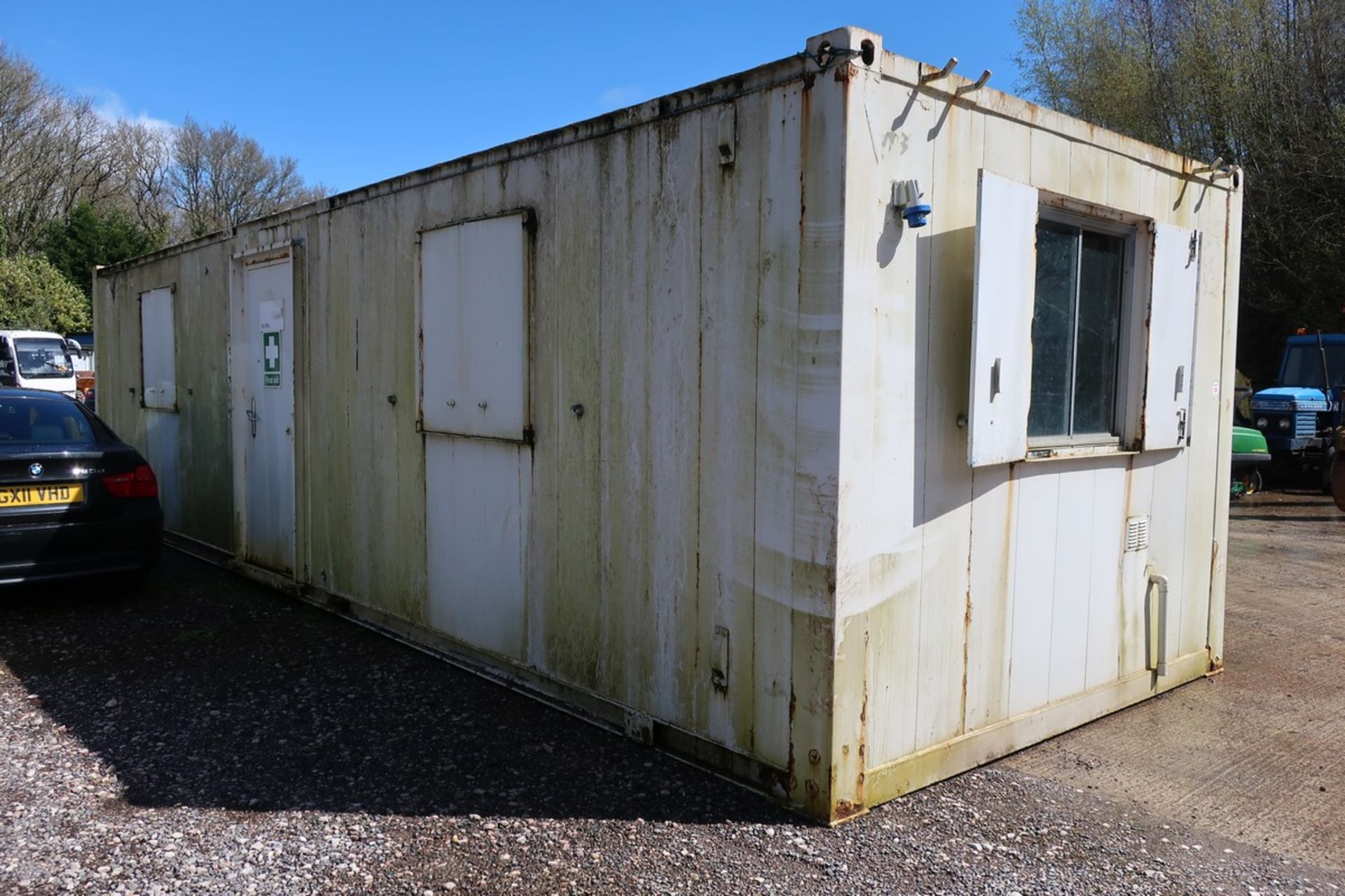 APPROX 30FT X 10FT OFFICE CONTAINER (BUYER TO ARRANGE HIAB LORRY FOR LOADING)