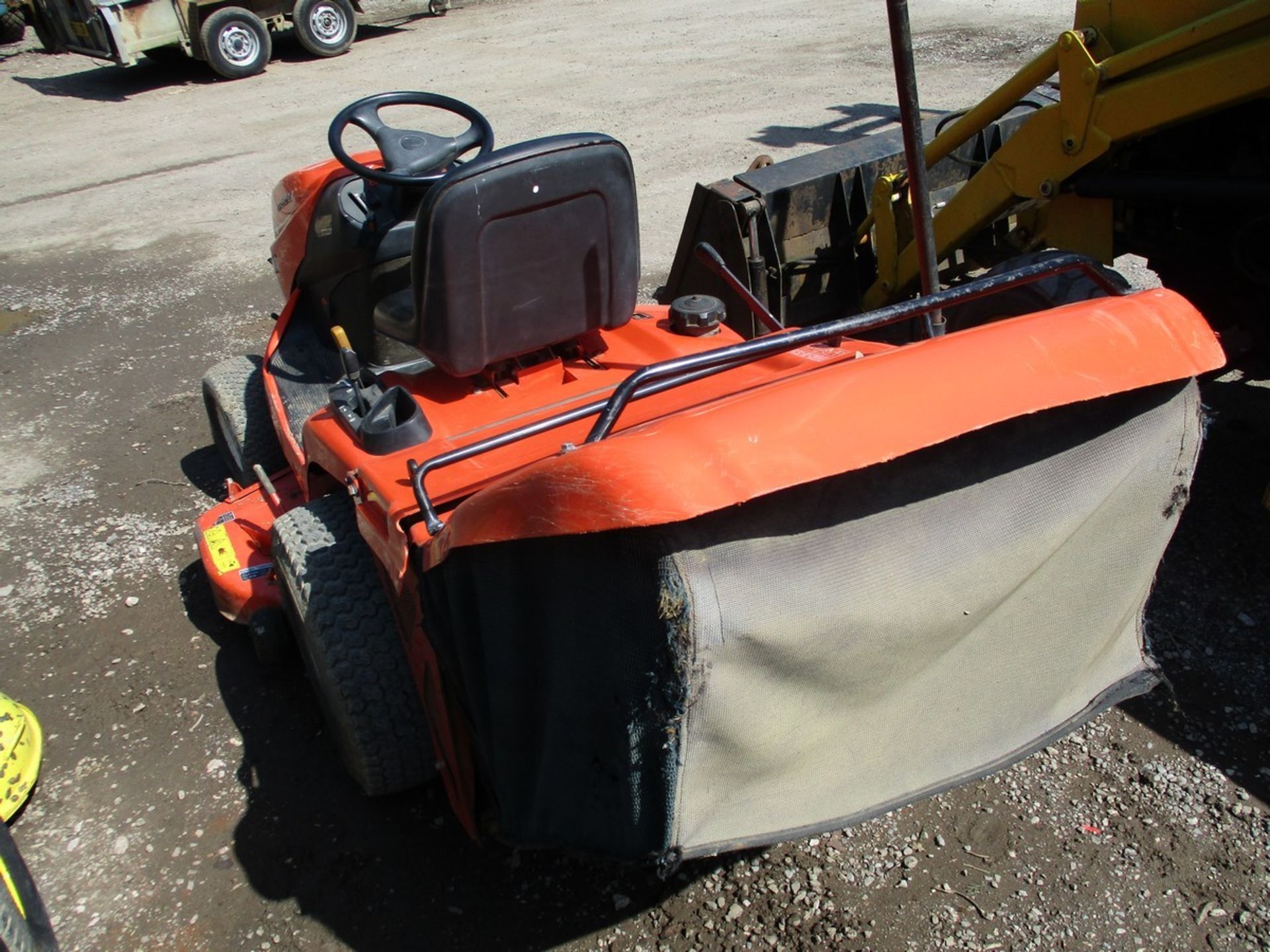 KUBOTA GR2120 RIDE ON MOWER SHOWING 940HRS - Image 4 of 4