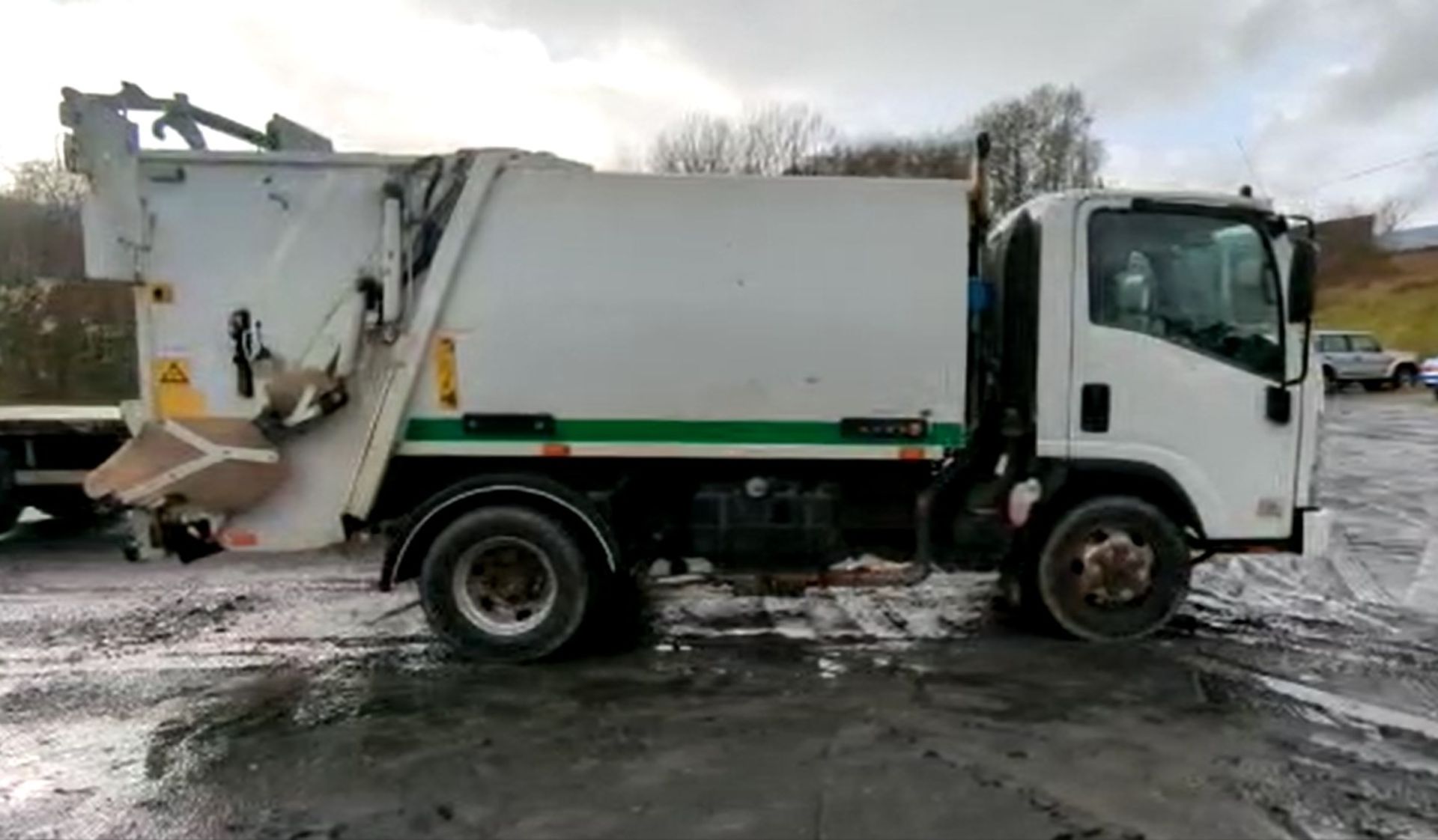 11/11 ISUZU TRUCKS FORWARD N75.190 DUSTCART AUTO - 5193cc 2dr (White, 166k)