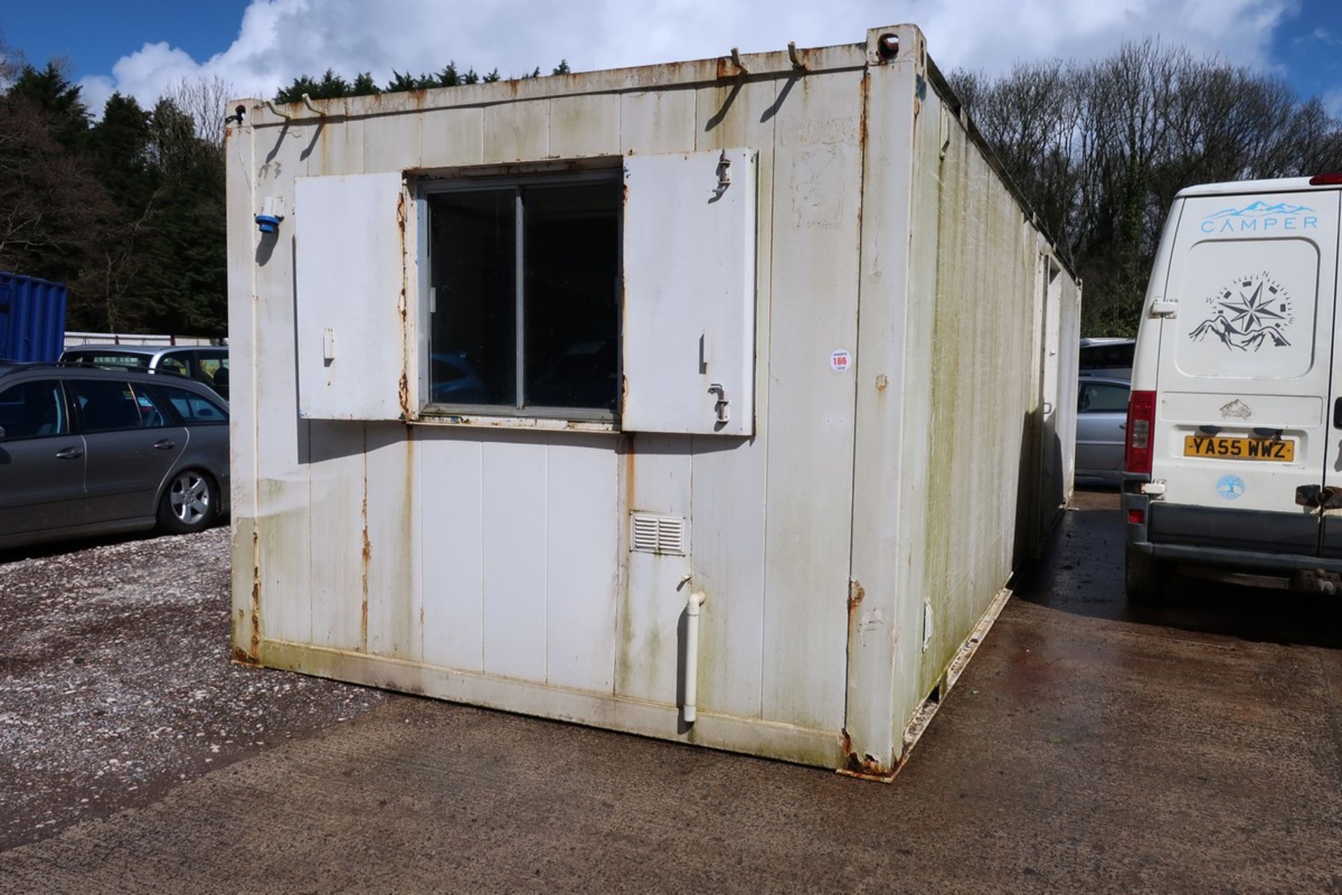 APPROX 30FT X 10FT OFFICE CONTAINER (BUYER TO ARRANGE HIAB LORRY FOR LOADING) - Image 2 of 9