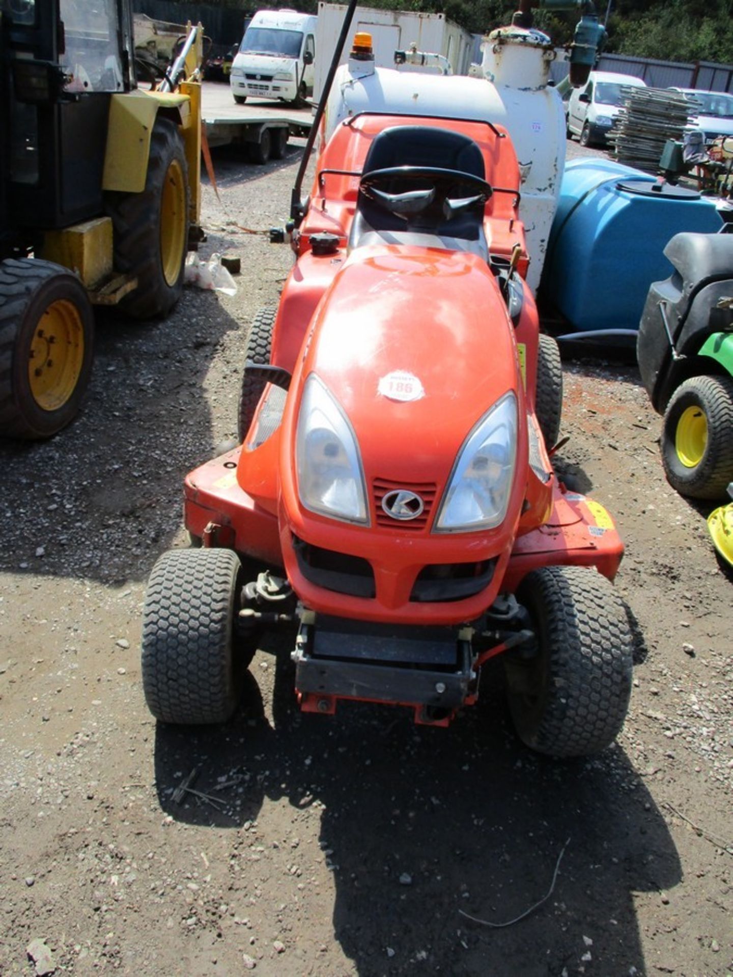 KUBOTA GR2120 RIDE ON MOWER SHOWING 940HRS - Image 2 of 4