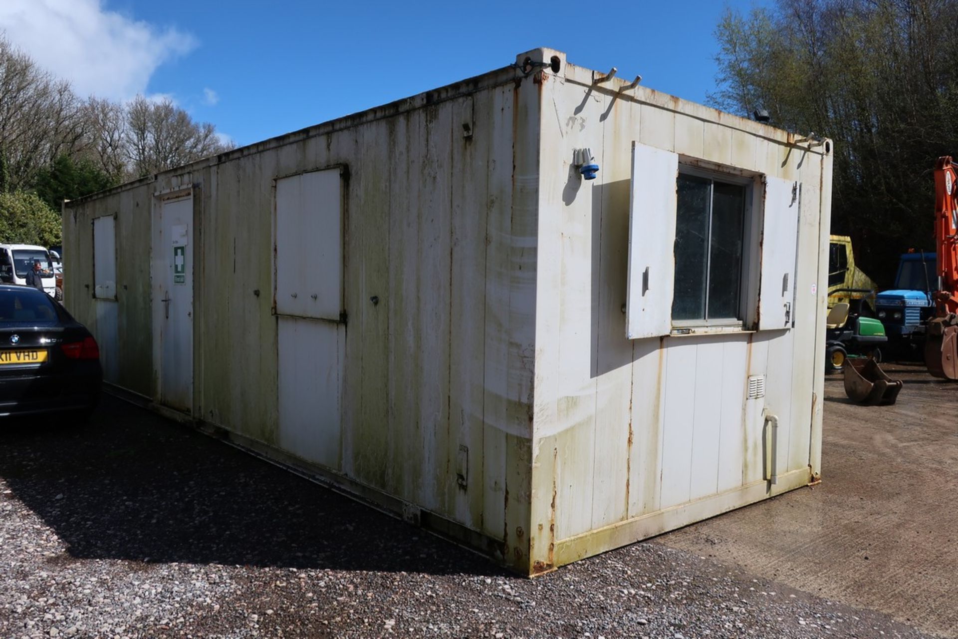 APPROX 30FT X 10FT OFFICE CONTAINER (BUYER TO ARRANGE HIAB LORRY FOR LOADING) - Image 9 of 9