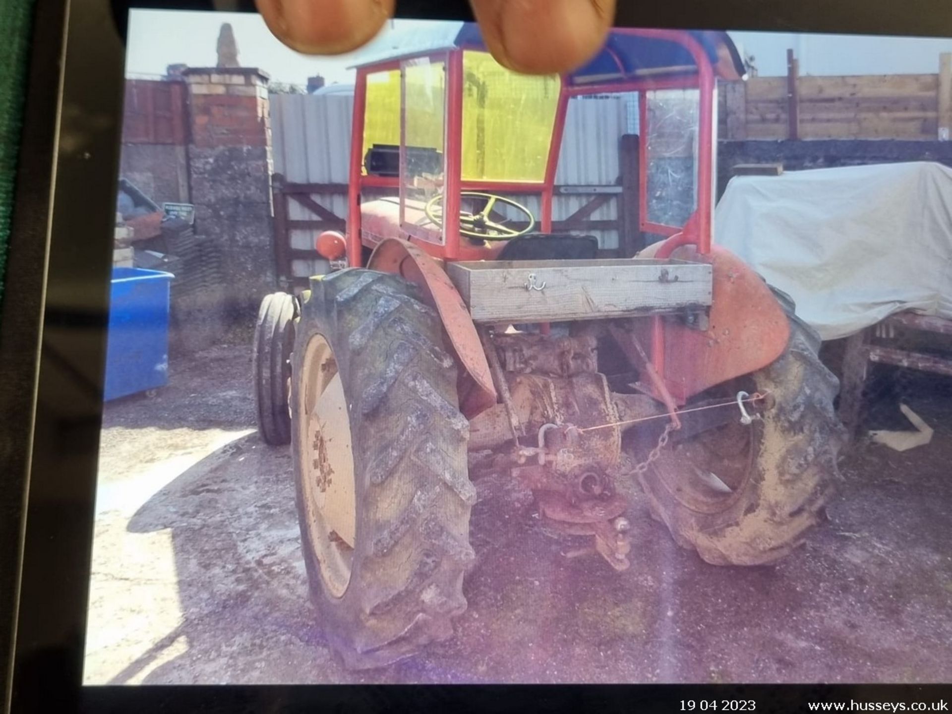 MASSEY FERGUSON 4 CYLINDER TRACTOR - Image 2 of 14