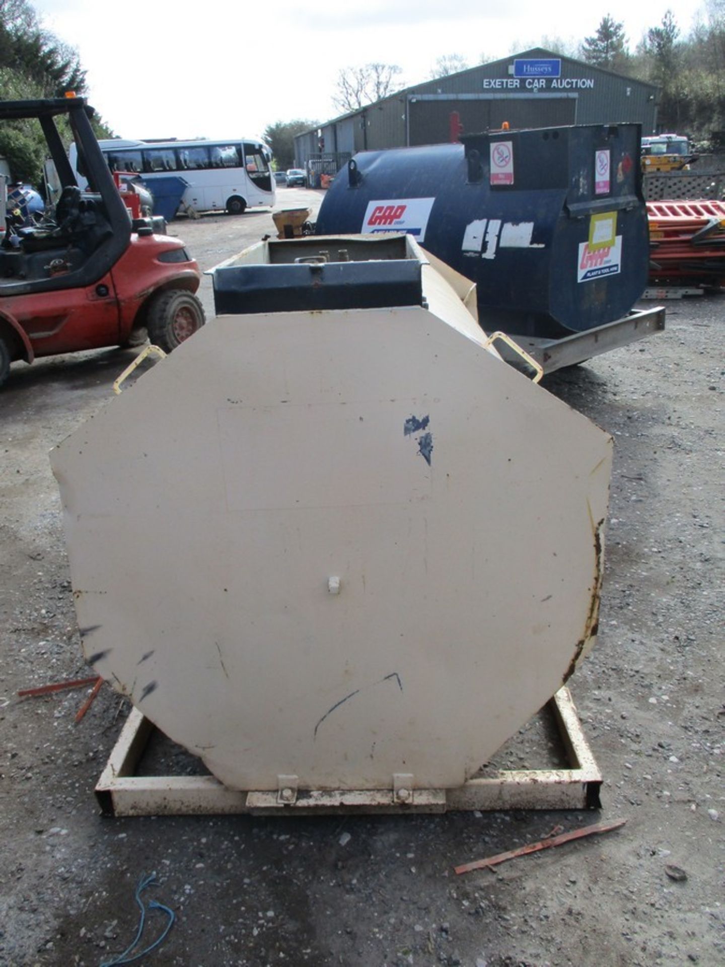 MAIN 2000 LITRE DIESEL TANK - Image 3 of 4