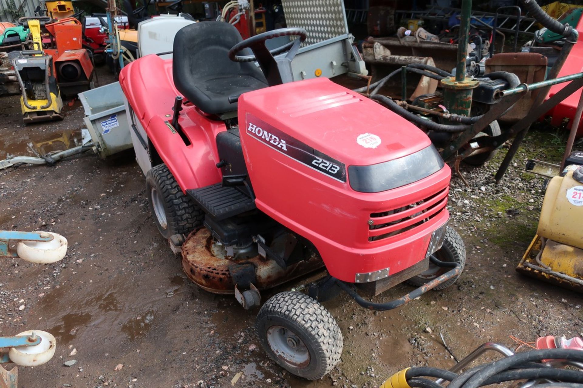 HONDA 2213 RIDE ON MOWER - Image 2 of 6