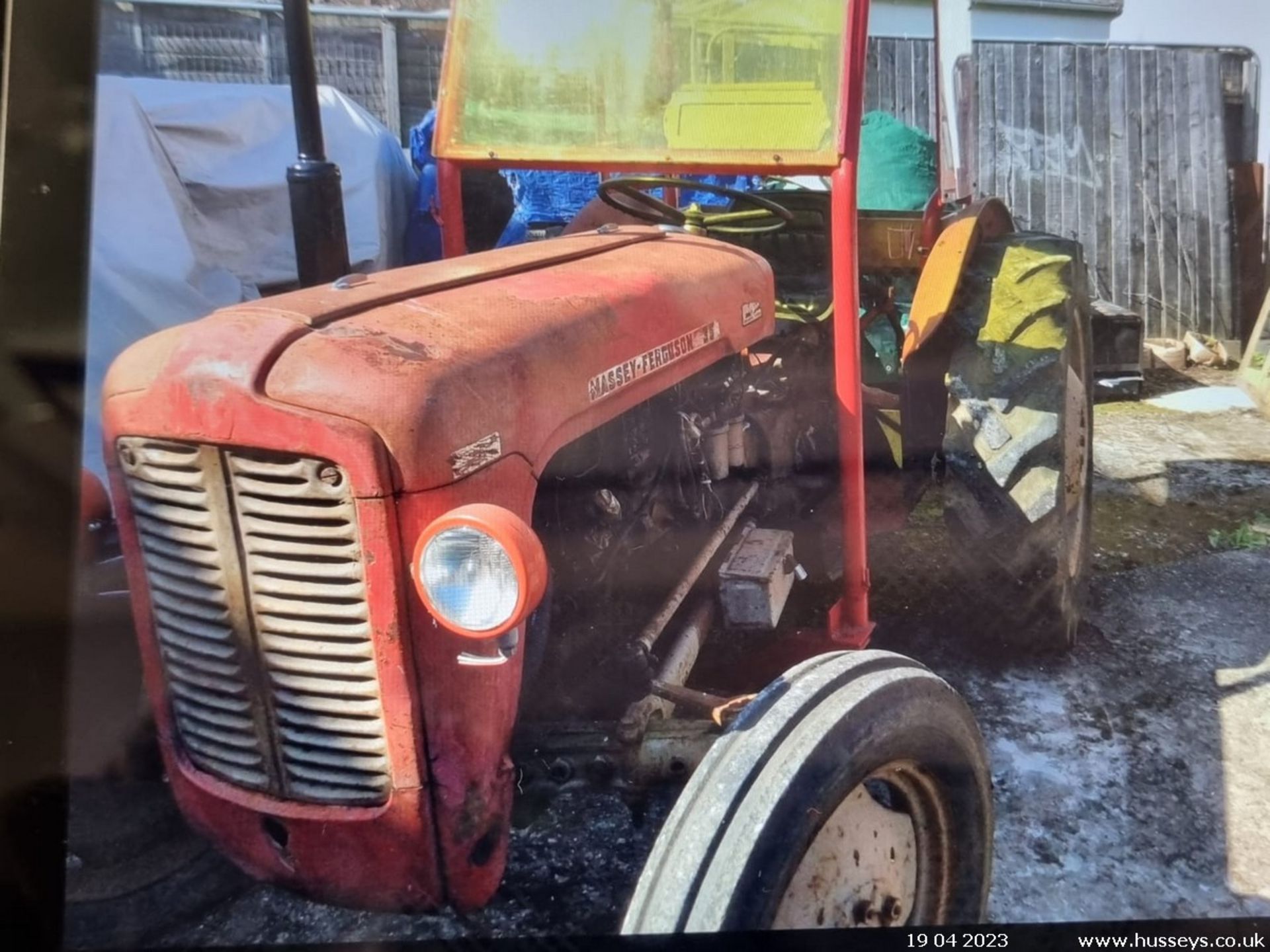 MASSEY FERGUSON 4 CYLINDER TRACTOR - Image 10 of 14