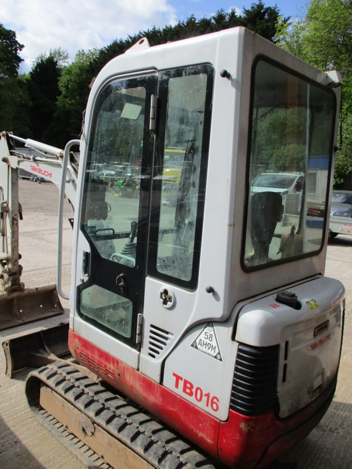 TAKEUCHI TB106 MINI DIGGER C.W 1 BUCKET 2013 3700HRS FULL CAB (DIRECT FROM A COMPANY) - Image 6 of 8