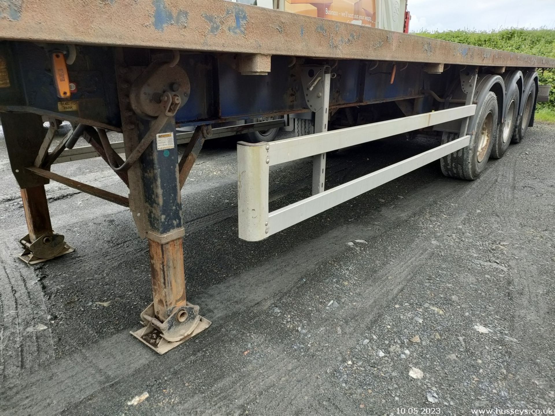 TRIAXLE FLAT BED TRAILER MOT JULY - Image 10 of 18