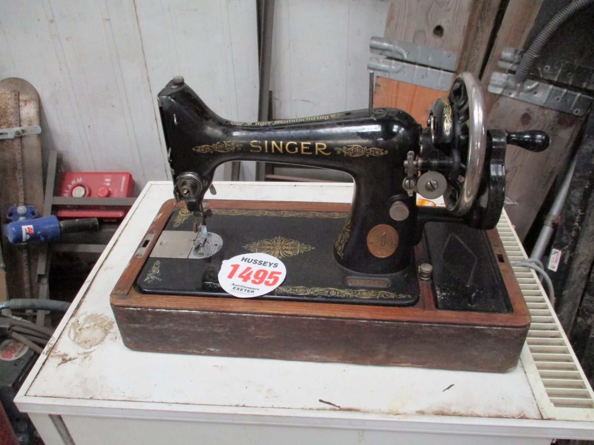 SINGER SEWING MACHINE