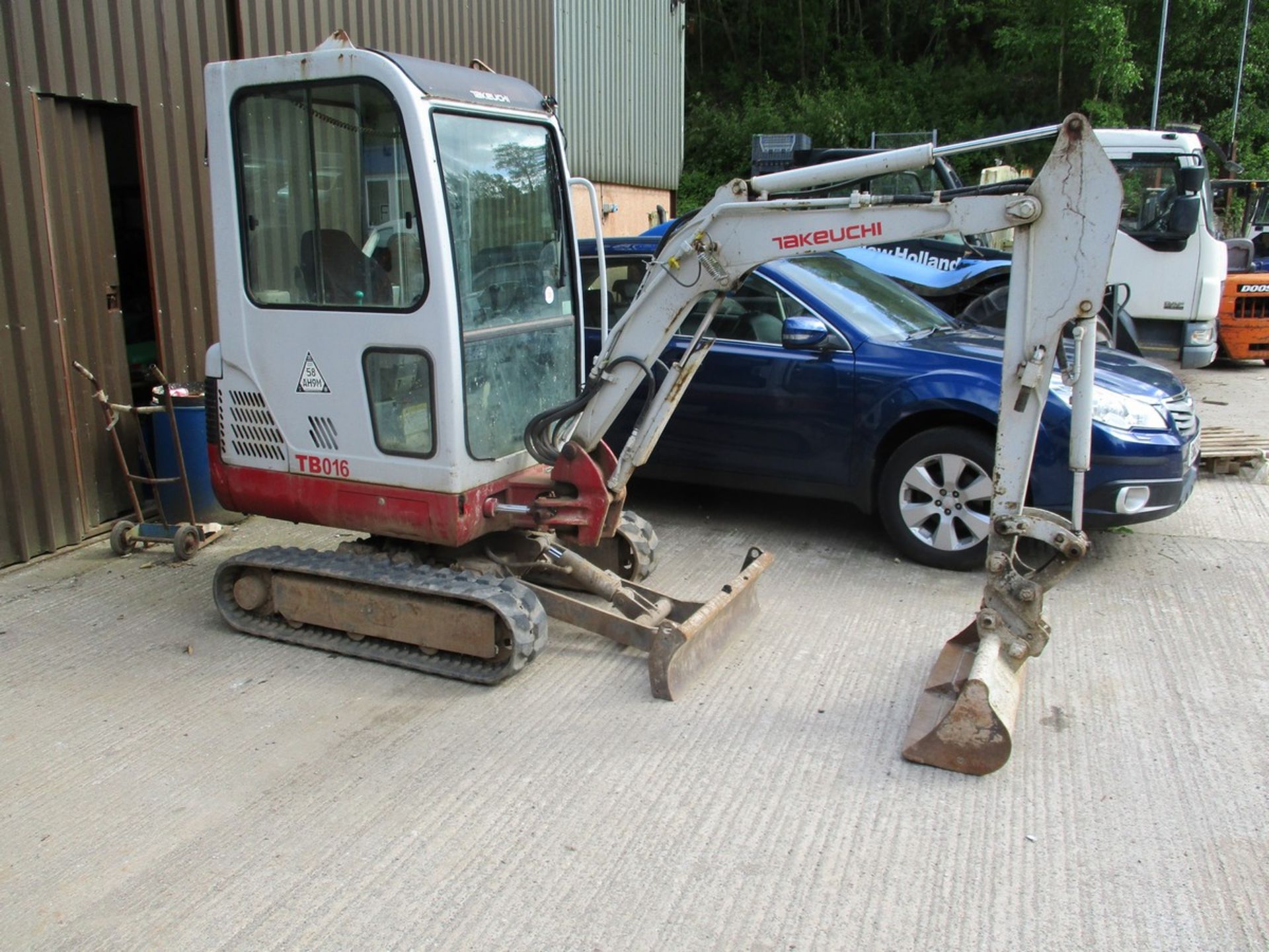 TAKEUCHI TB106 MINI DIGGER C.W 1 BUCKET 2013 3700HRS FULL CAB (DIRECT FROM A COMPANY) - Image 2 of 8