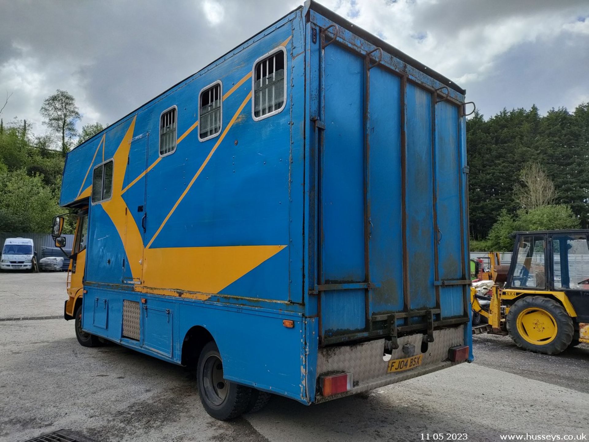 04/04 IVECO EUROCARGO - 3920cc 2dr Horse Box (Yellow) - Image 9 of 40