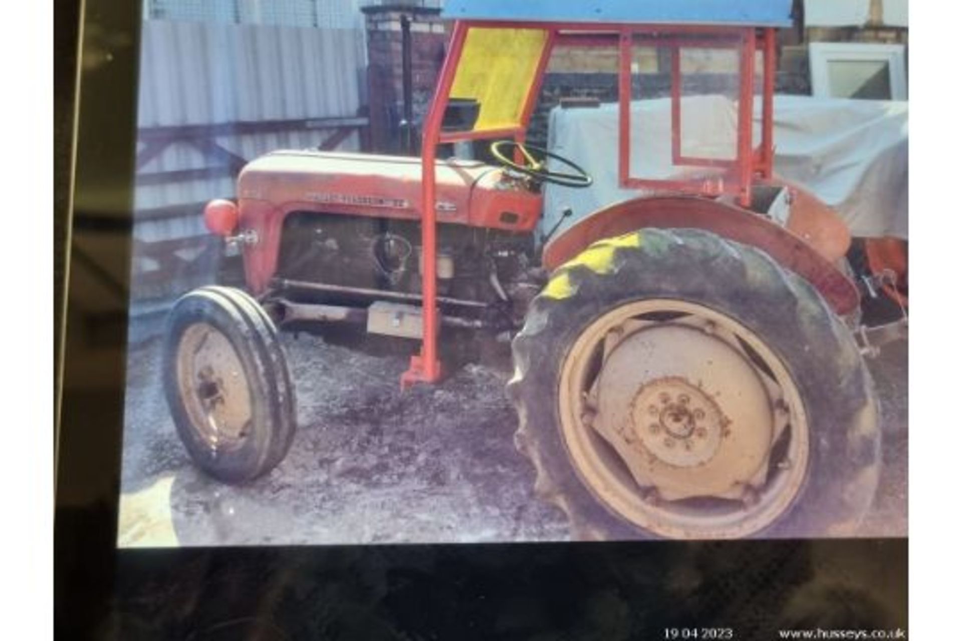 MASSEY FERGUSON 4 CYLINDER TRACTOR - Image 14 of 14