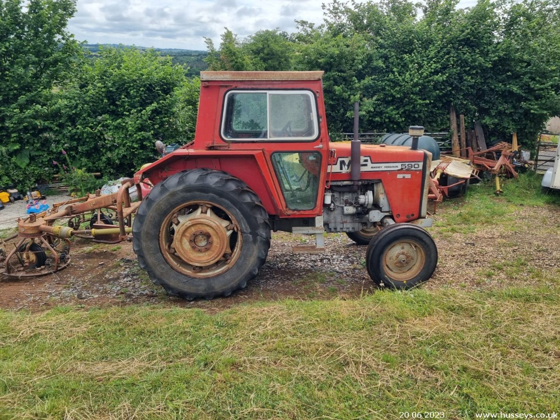 MASSEY FERGUSON 590 TRACTOR SHOWING 7900HRS (TURNER NOT INCLUDED BEEN USED MAKING HAY THIS - Image 5 of 7