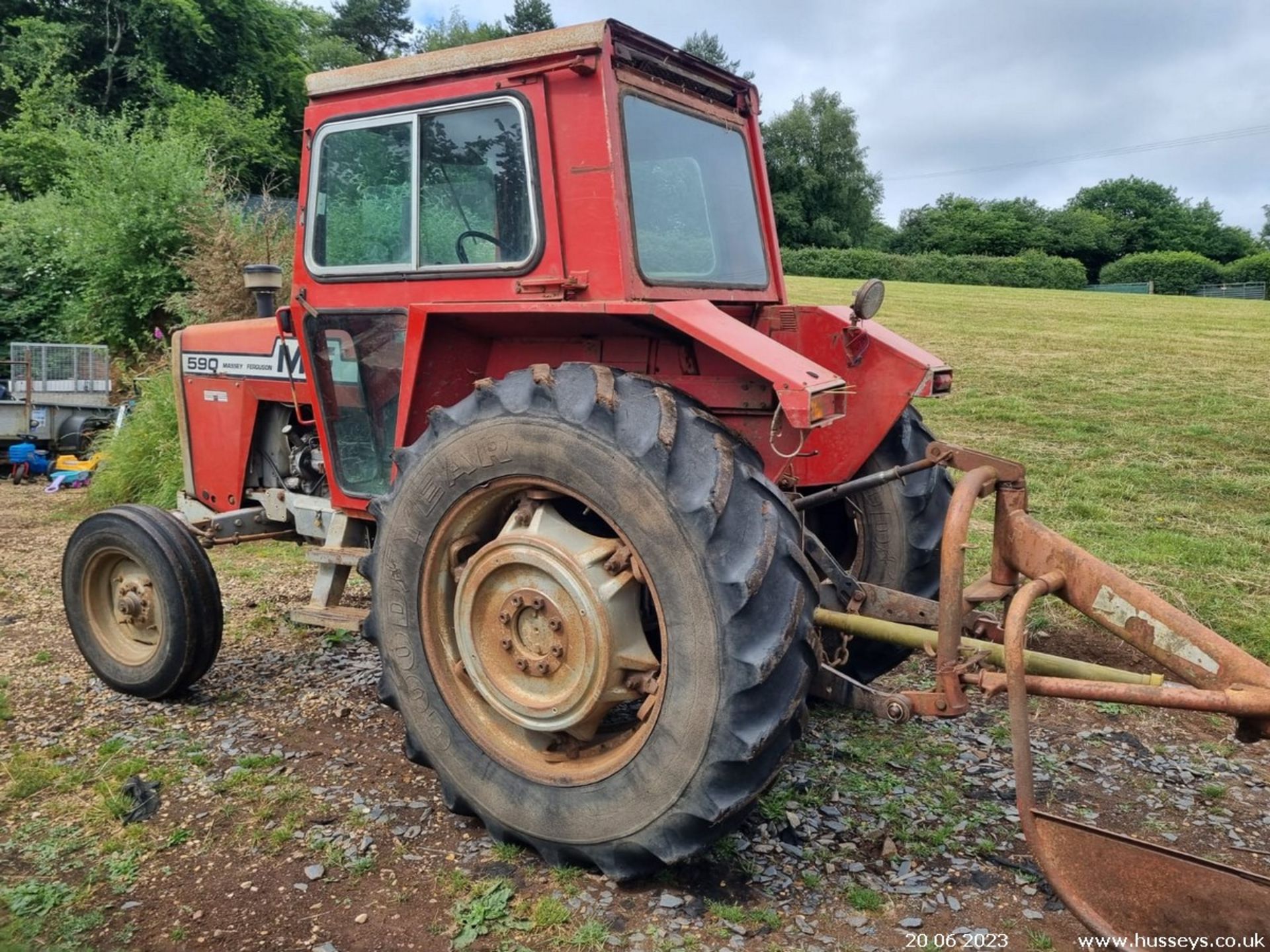 MASSEY FERGUSON 590 TRACTOR SHOWING 7900HRS (TURNER NOT INCLUDED BEEN USED MAKING HAY THIS - Image 3 of 7